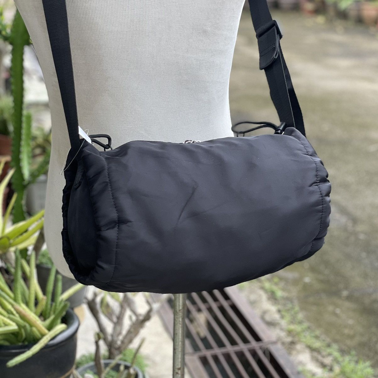 Other Black Nylon Soft Wrinkled Duffle Bag Size ONE SIZE - 4 Thumbnail