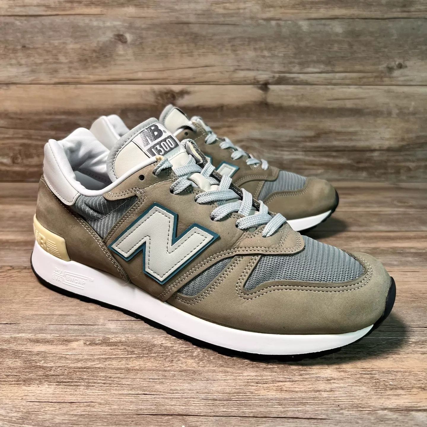 New Balance New Balance M1300 JP3 OG Gray 44 (Worn 2x) Size US 11 / EU 44 - 2 Thumbnail
