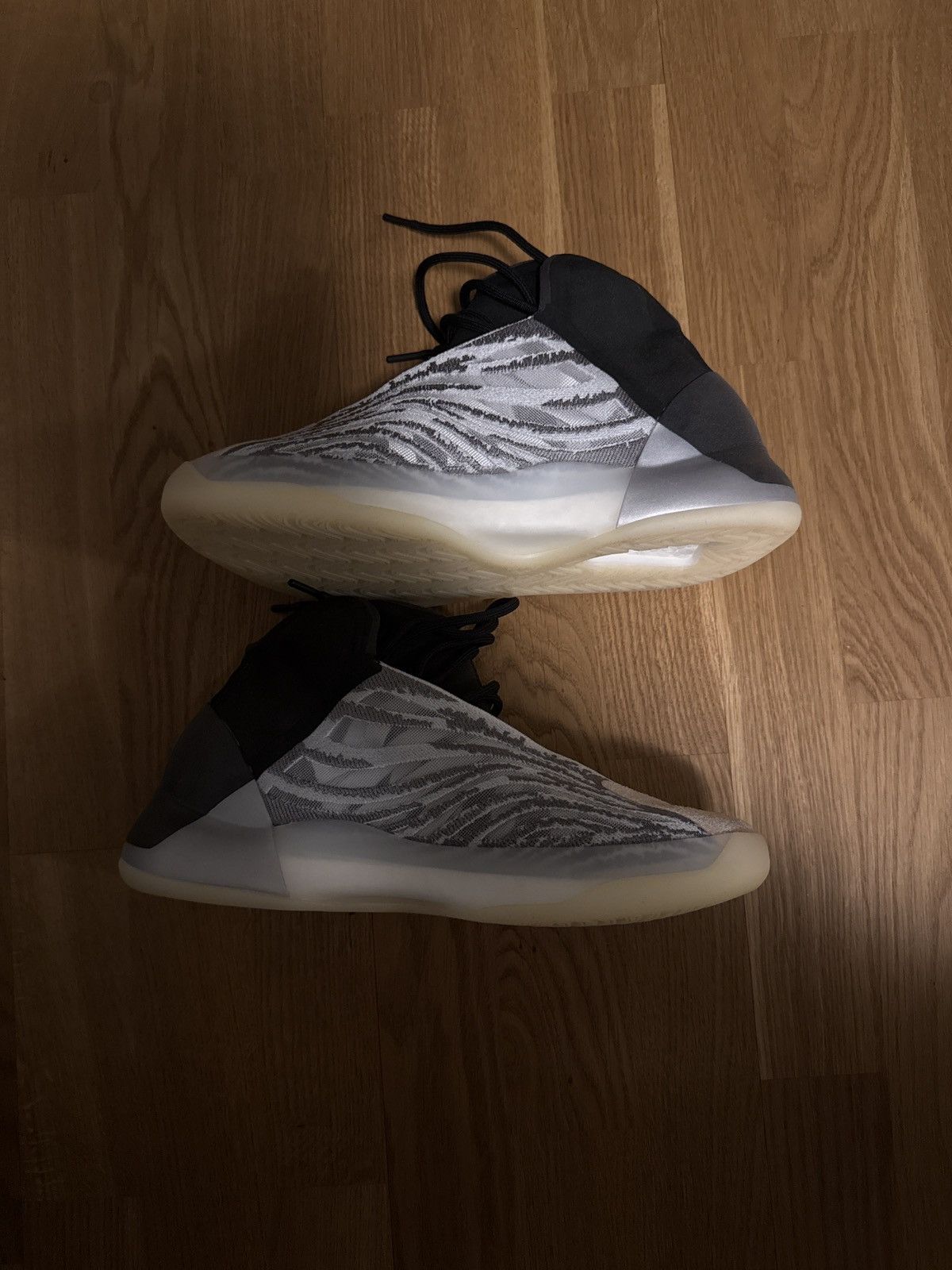 Adidas × Yeezy Yeezy QNTM lifestyle Size US 11 / EU 44 - 3 Thumbnail