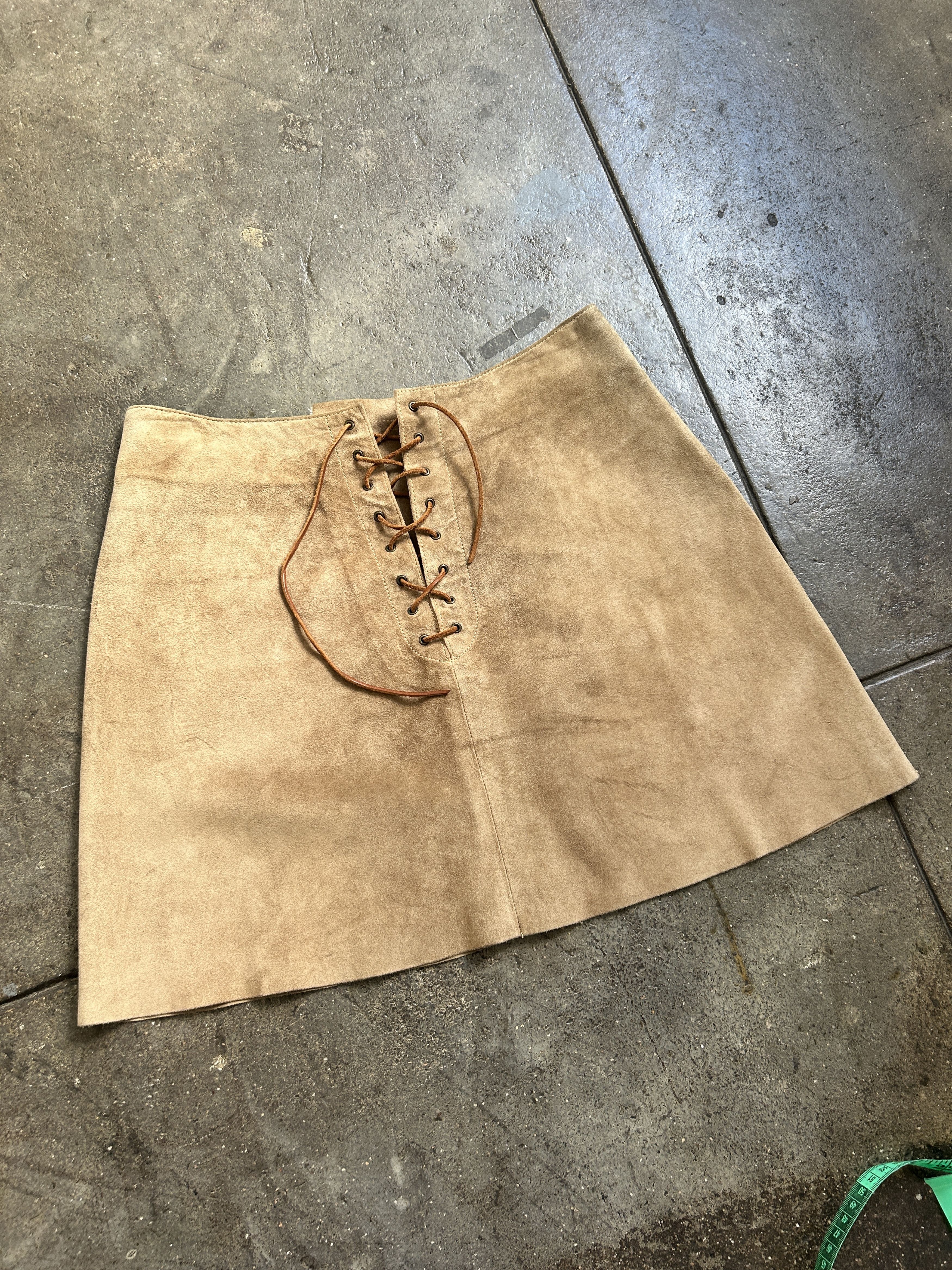 Miu Miu 1994 / 1995 Miu Min 100% Suede Leather Skirt w/ Suede String Size 34" / US 12 / IT 48 - 4 Thumbnail
