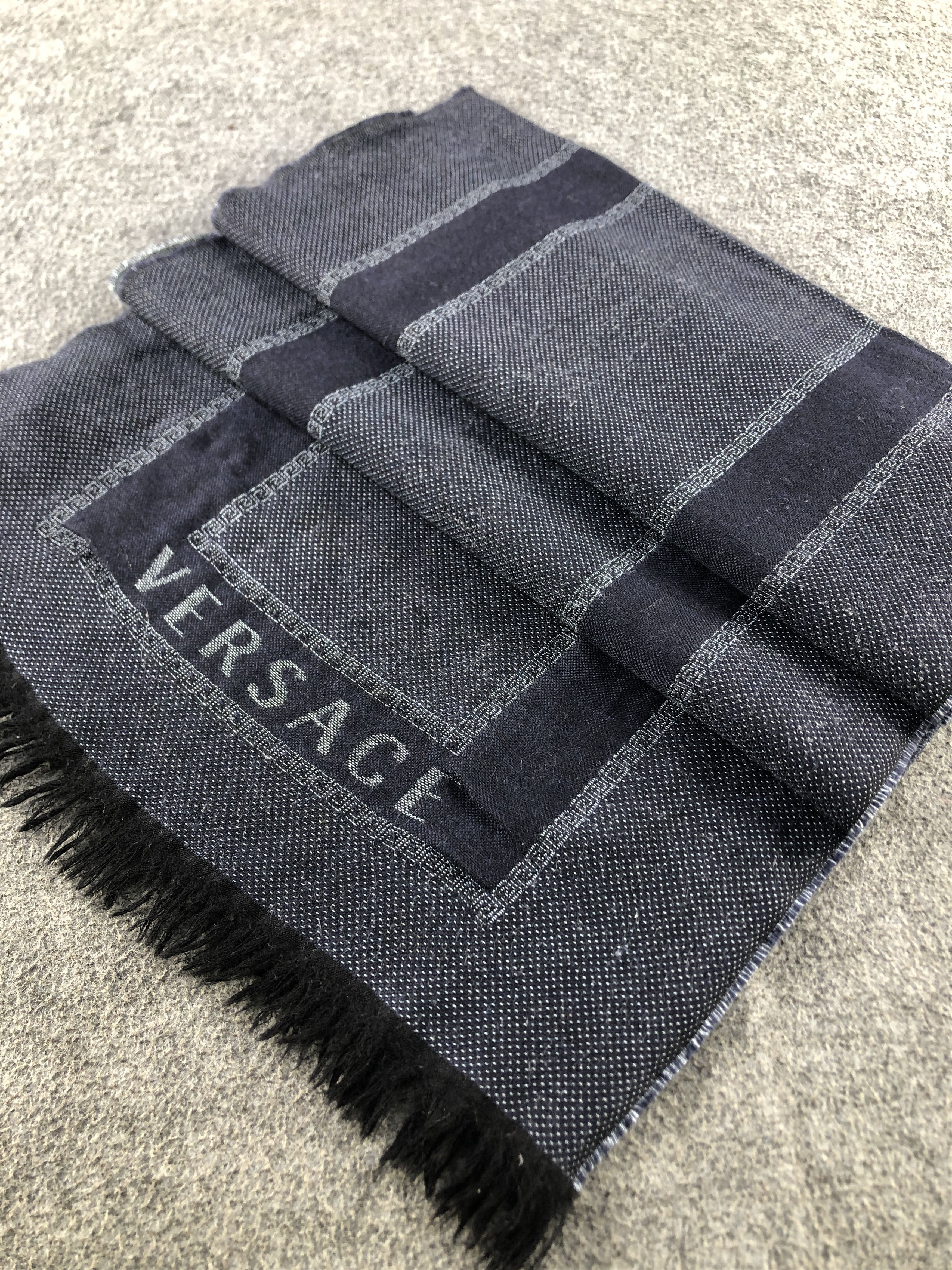 Versace Versace Scarf / Muffler / Neckwear P737 Size ONE SIZE - 2 Thumbnail