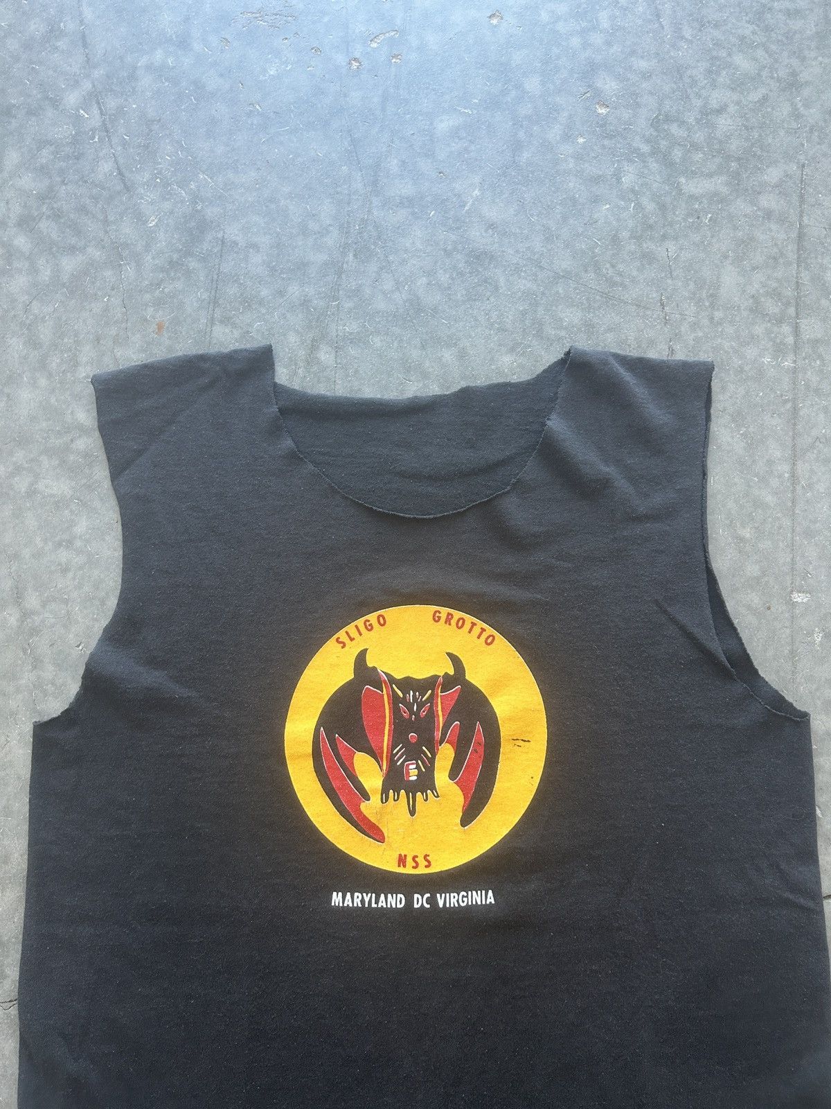 Vintage Vintage 90s Sligo Grotto Bat Cut Off Graphic Tee Size US M / EU 48-50 / 2 - 4 Thumbnail