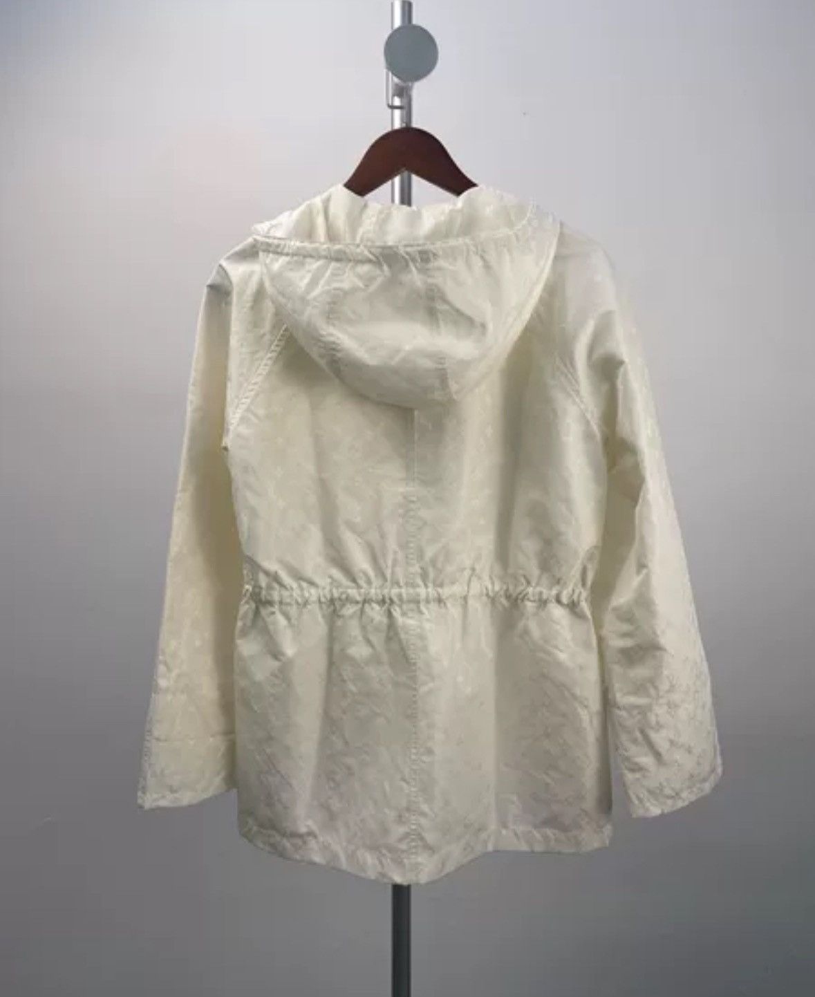 Louis Vuitton Louis Vuitton Off white full printed logo hooded jacket Size US S / EU 44-46 / 1 - 4 Thumbnail
