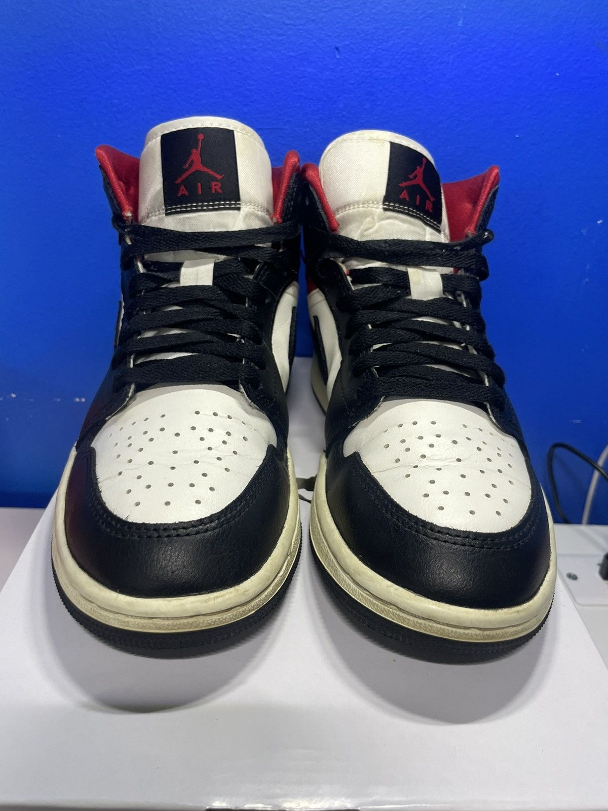 Jordan Brand Jordan 1 Mid Gym Red Panda (Women's) Size US 7.5 / IT 37.5 - 3 Thumbnail