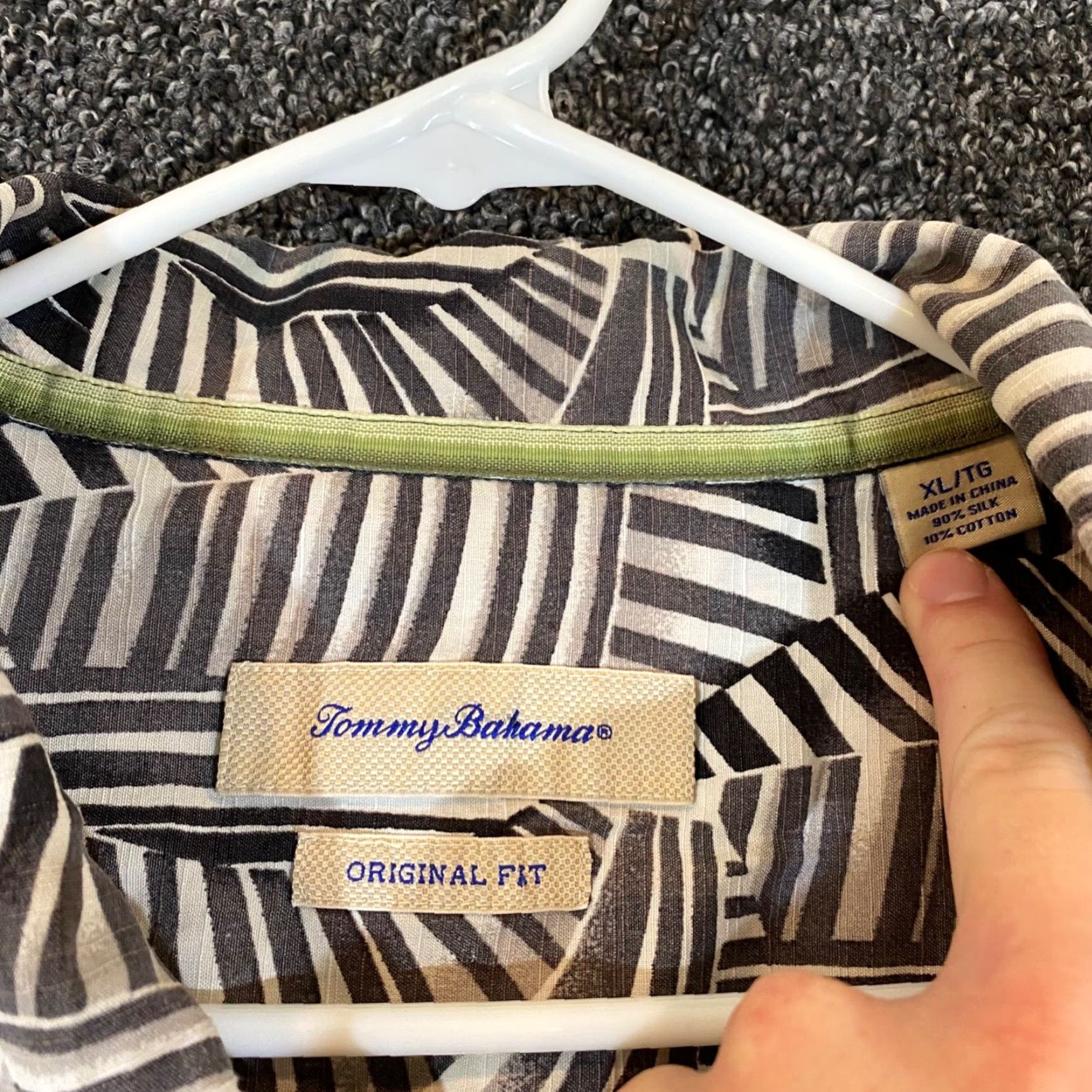 Tommy Bahama TOMMY BAHAMA Shirt Mens XL Gray Black Silk Floral Tropical Resort Button-Up Size US XL / EU 56 / 4 - 2 Thumbnail