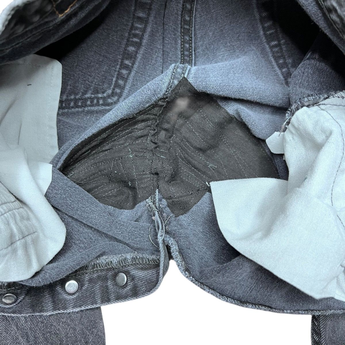 Levi's 1990s Levi’s 501 Button Fly Made In USA Black Denim Jeans Size US 26 / EU 42 - 6 Thumbnail