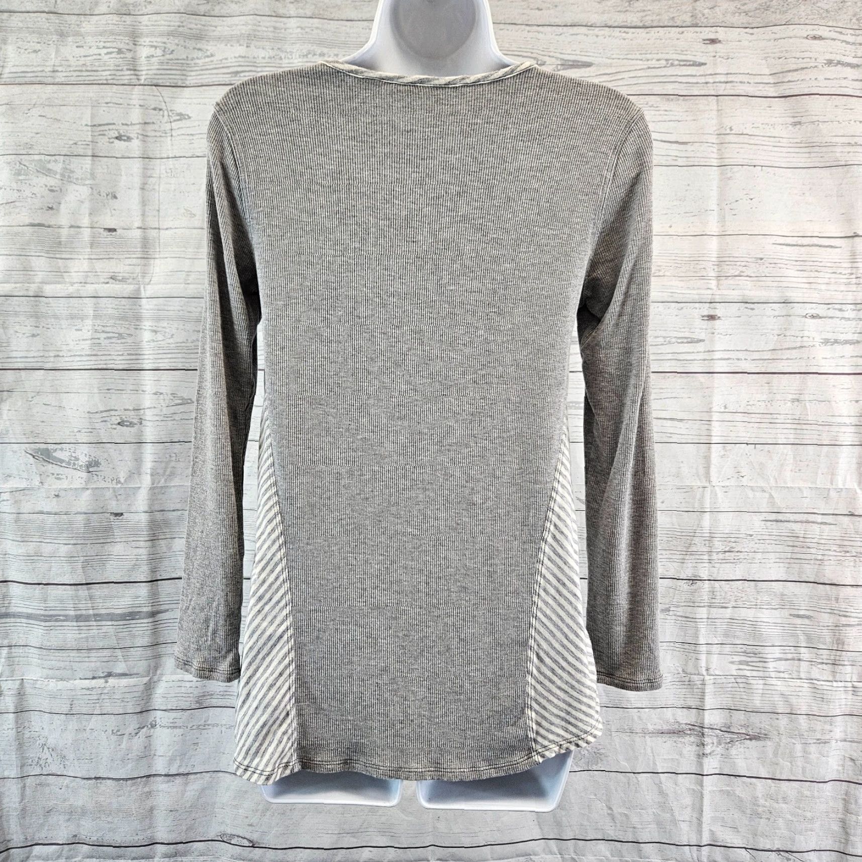 Soft Surroundings Soft Surroundings Womens Blouse Sz S Gray White Stripe Rayon Blend Shirt Womens Size S / US 4 / IT 40 - 4 Thumbnail
