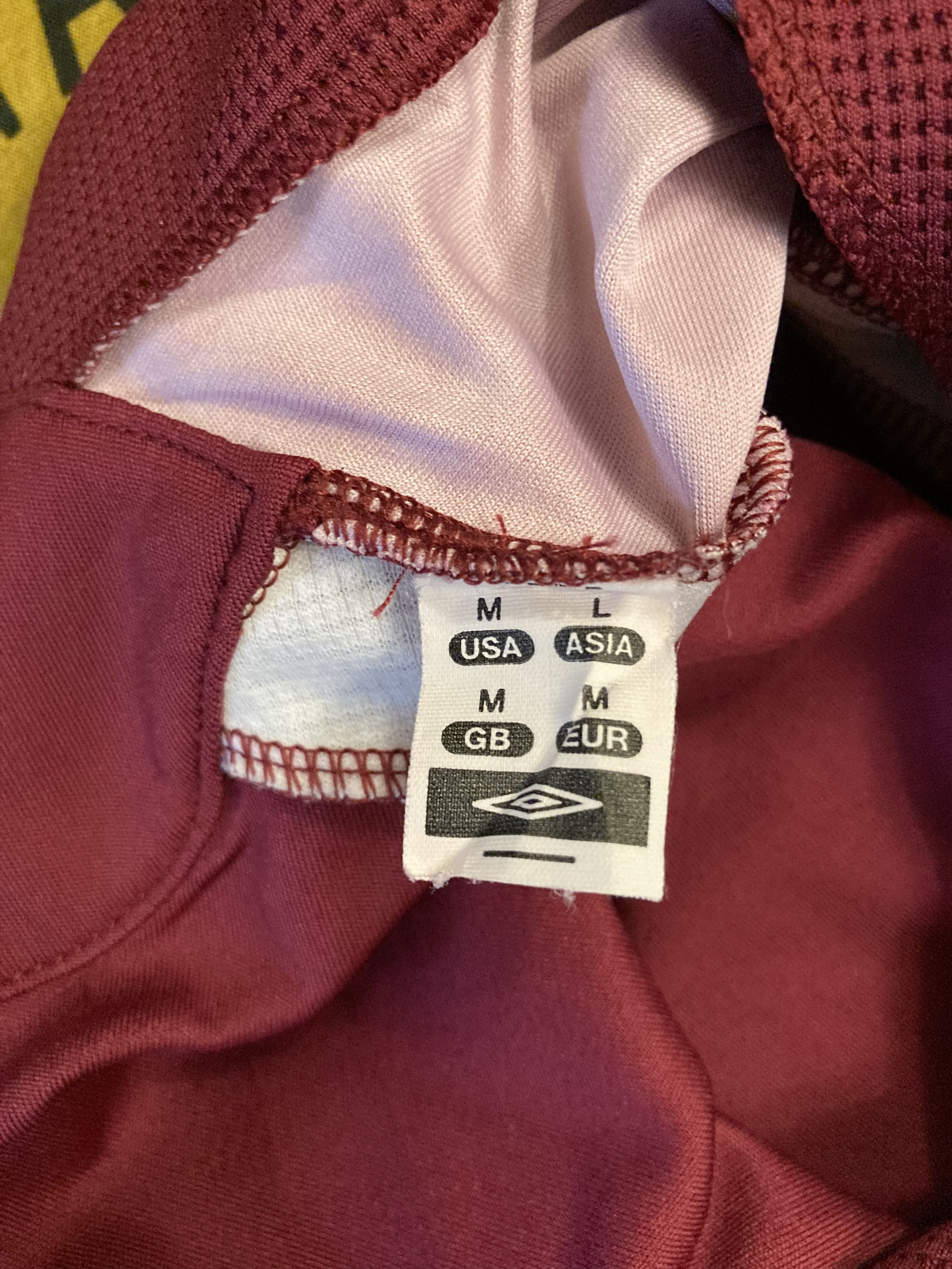 Umbro Umbro Heart Of Midlothian Hearts 2009 home jersey soccer Size US M / EU 48-50 / 2 - 14 Thumbnail