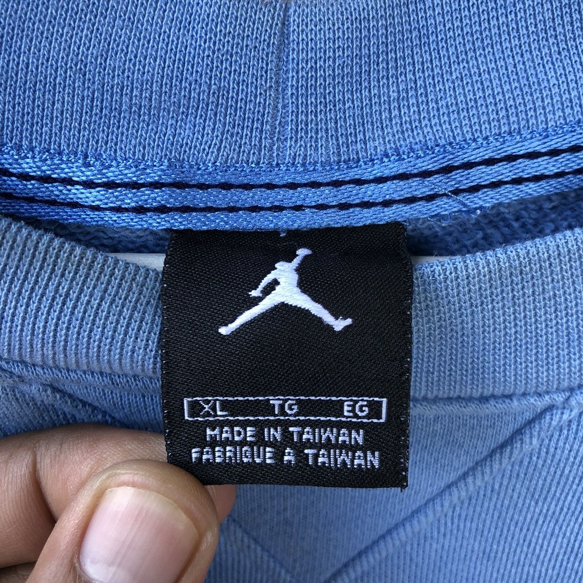 Jordan Brand Vintage Jordan Brand Center Logo Pullover Sweatshirt Size US XL / EU 56 / 4 - 8 Thumbnail