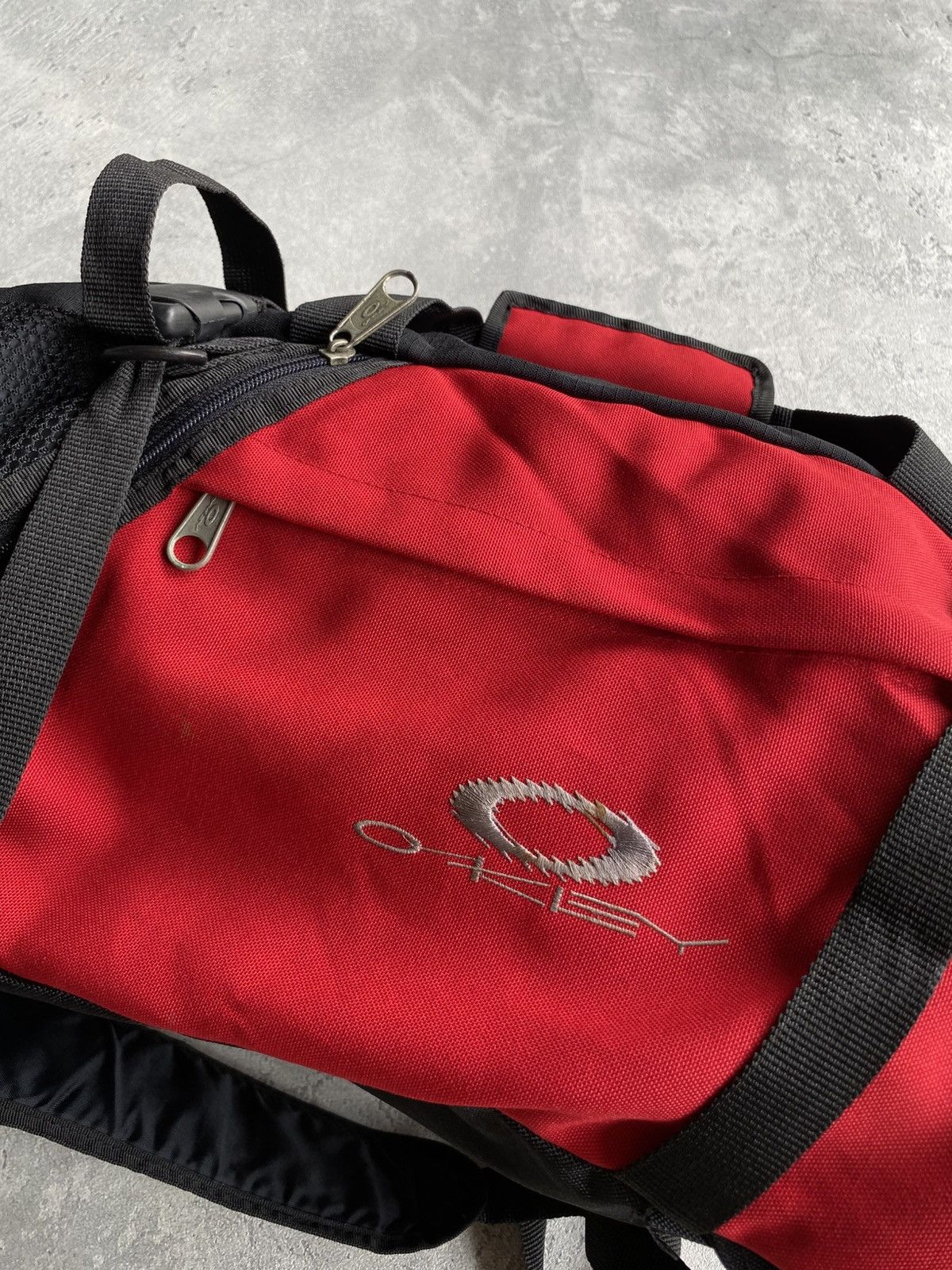 Oakley Vintage Oakley Convertible Duffel Backpack Size ONE SIZE - 5 Thumbnail