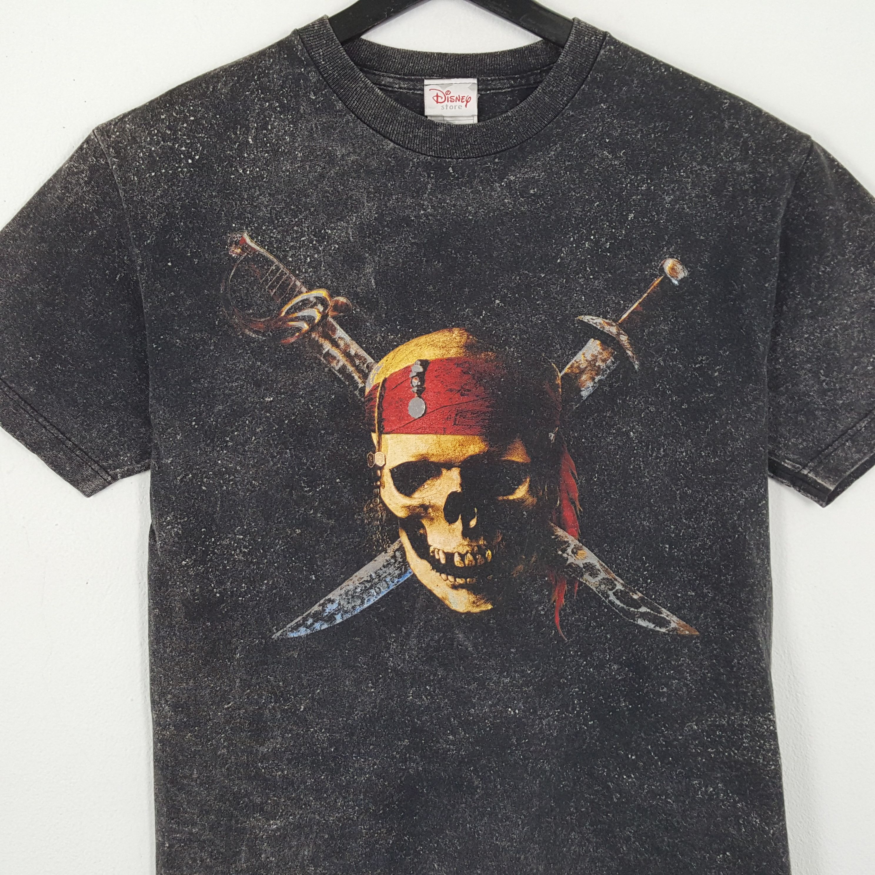 Disney × Vintage Pirates Of The Caribbean Movie Skulls Design DISNEY Tshirt Size US M / EU 48-50 / 2 - 2 Thumbnail