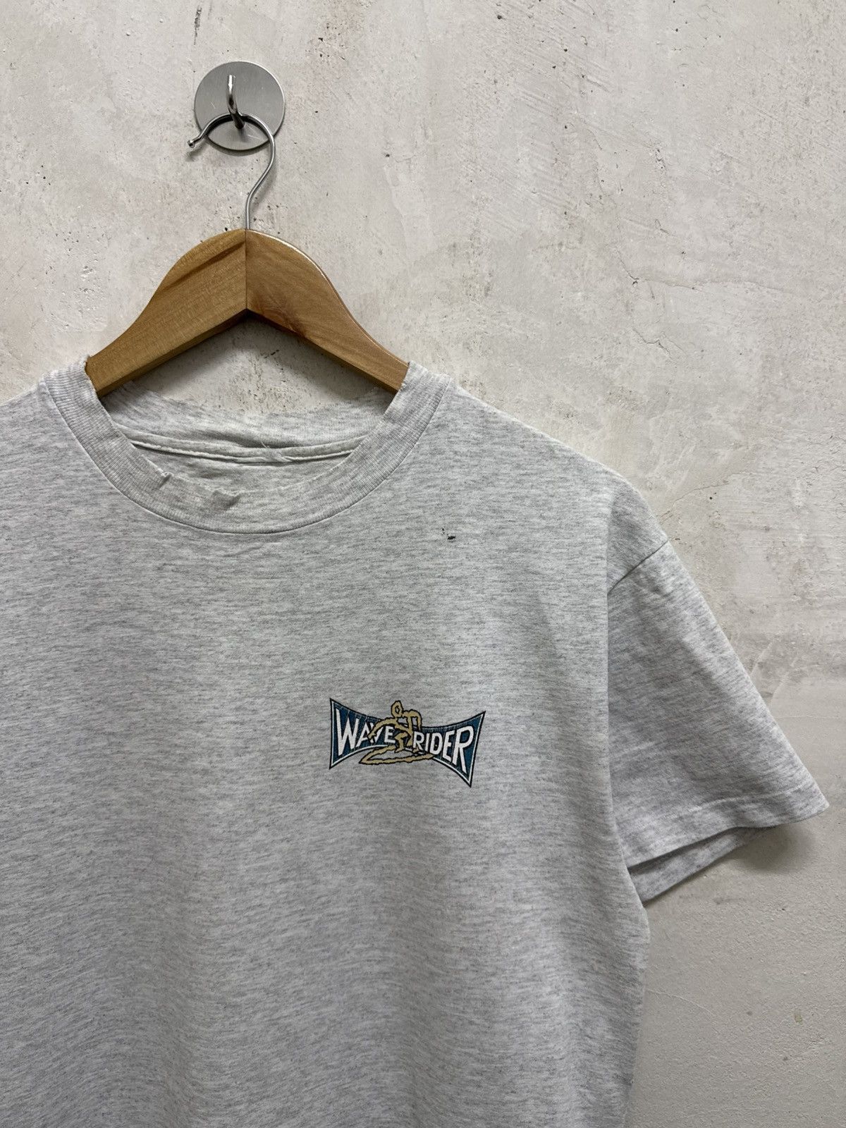 Vintage Distressed Vintage 90s Wave Rider Guam Surf USA Hawaii Tees Size US L / EU 52-54 / 3 - 4 Thumbnail