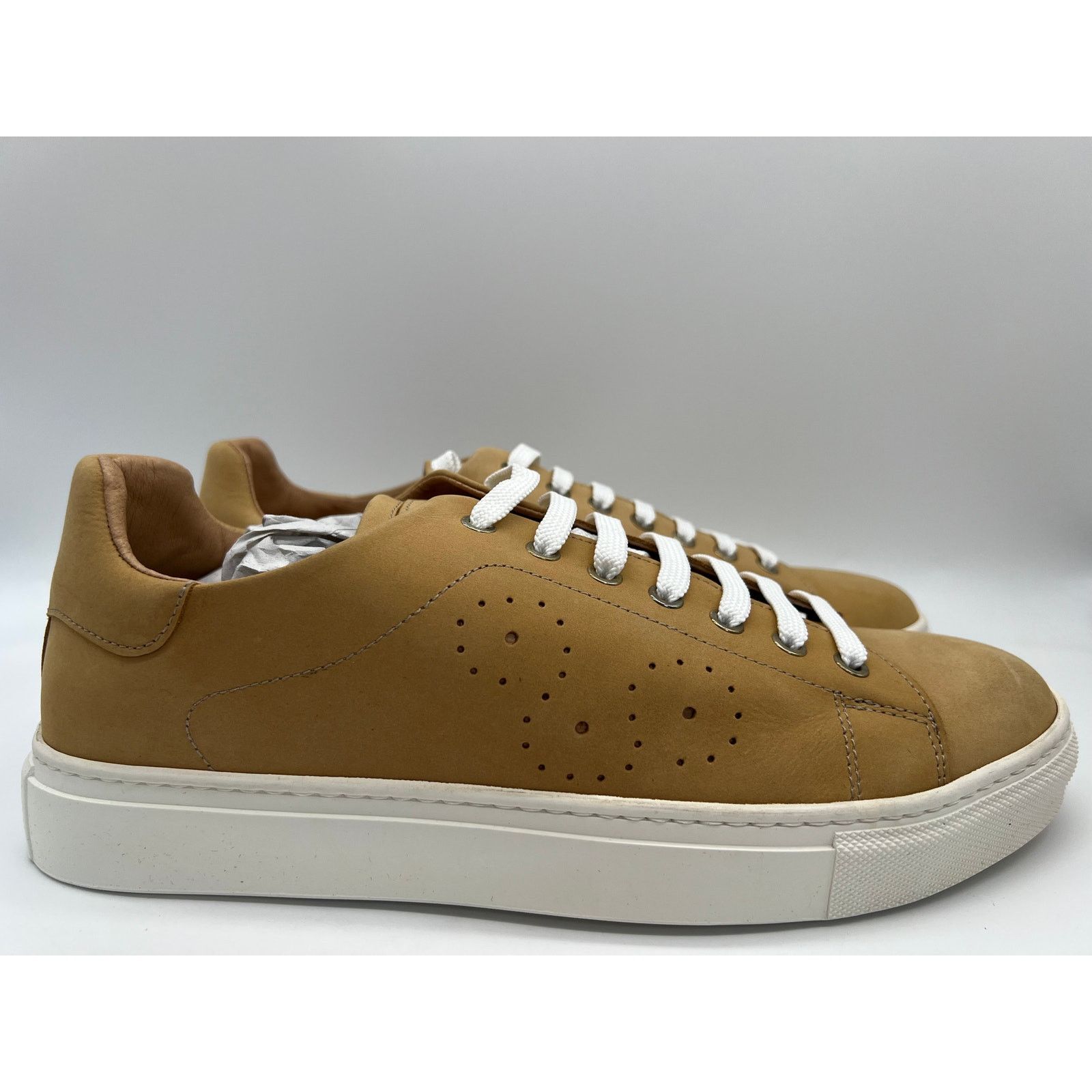 BUGATCHI Solid Nubuck Leather Sneaker In Maple Size 10 display picture 2