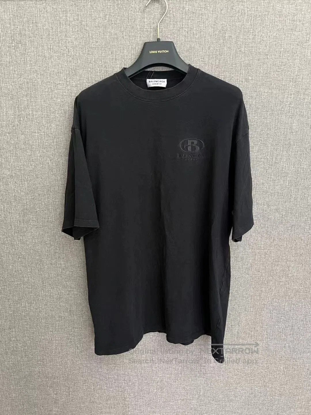 Balenciaga Balenciaga Short Sleeve Embossed T-Shirt. Size US S / EU 44-46 / 1 - 1 Thumbnail