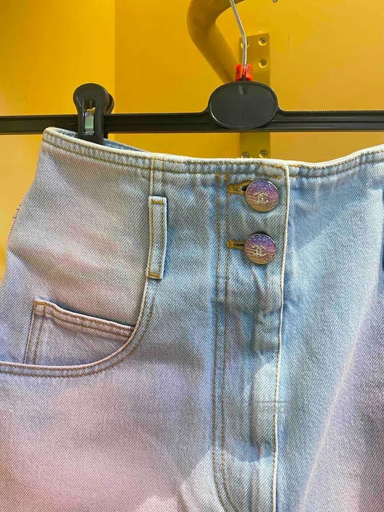 Chanel Chanel 24c blush denim shorts Size 24" / US 00 / IT 34 - 3 Thumbnail
