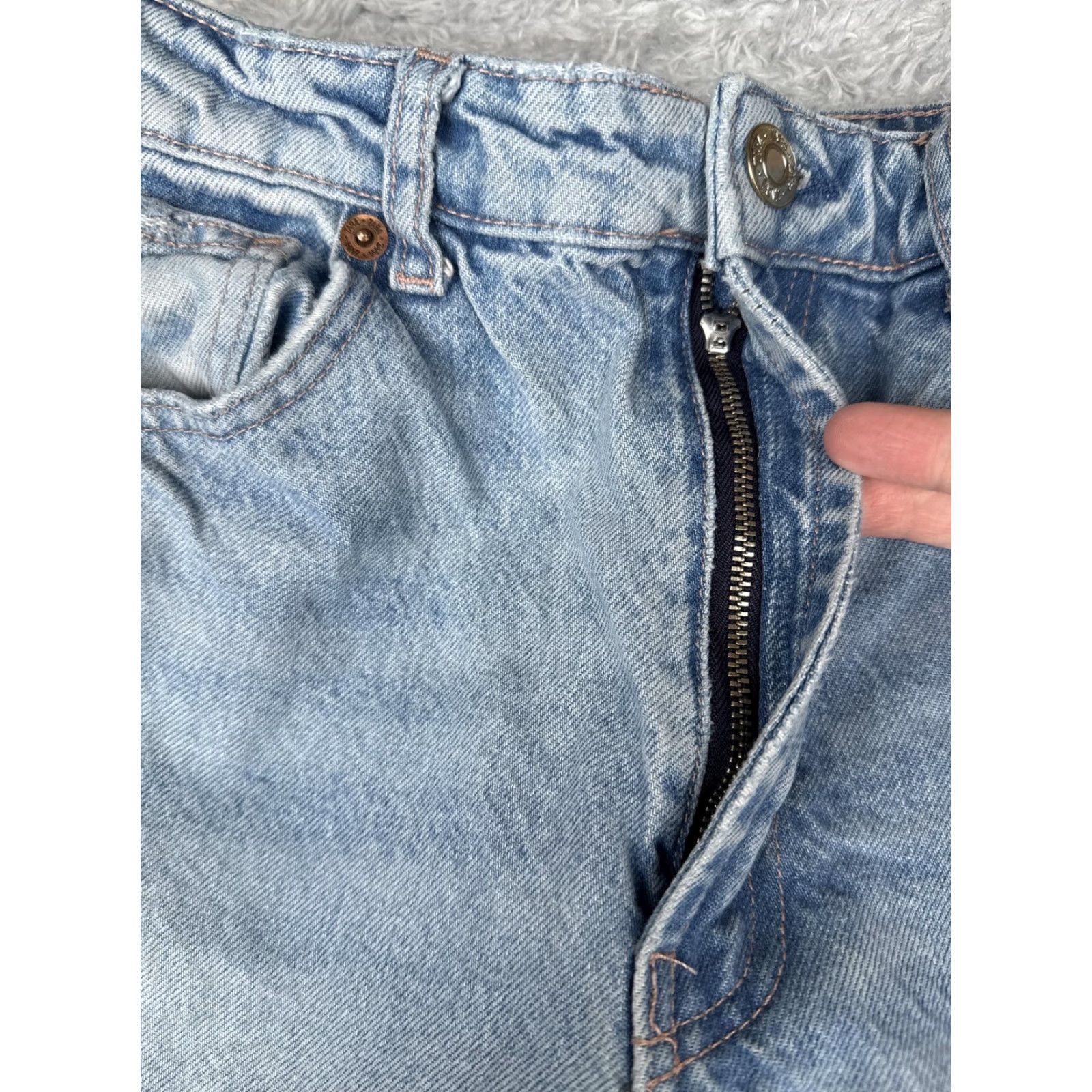 Zara Zara Jeans Women 6 Light Wash Distressed Ripped Knee High Rise Raw Hem Wide Leg Size 28" / US 6 / IT 42 - 5 Thumbnail
