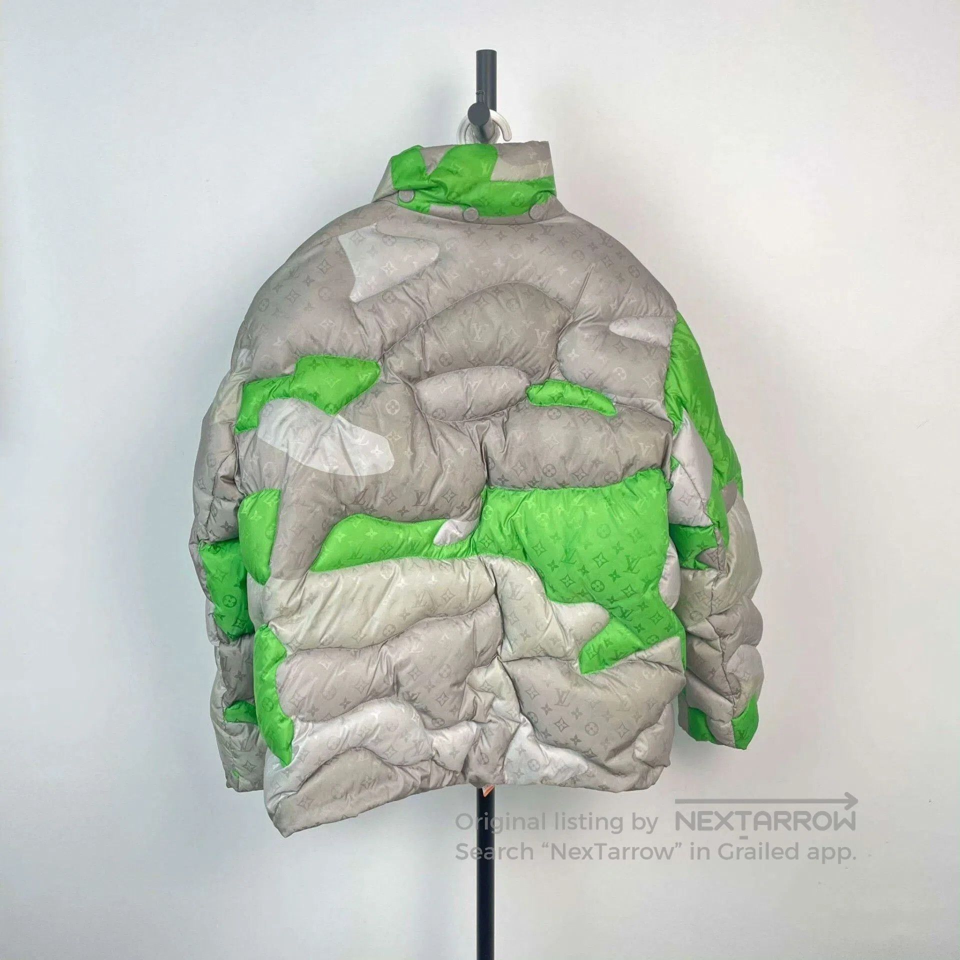 Louis Vuitton Louis Vuitton 23 Show Logo Print Hooded Down Jacket. Size US M / EU 48-50 / 2 - 2 Thumbnail
