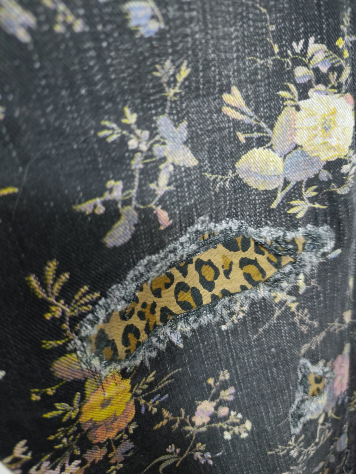 R13 R13 dark floral & leopard patch distressed denim- rare Size 25" / US 0 / IT 36 - 5 Thumbnail