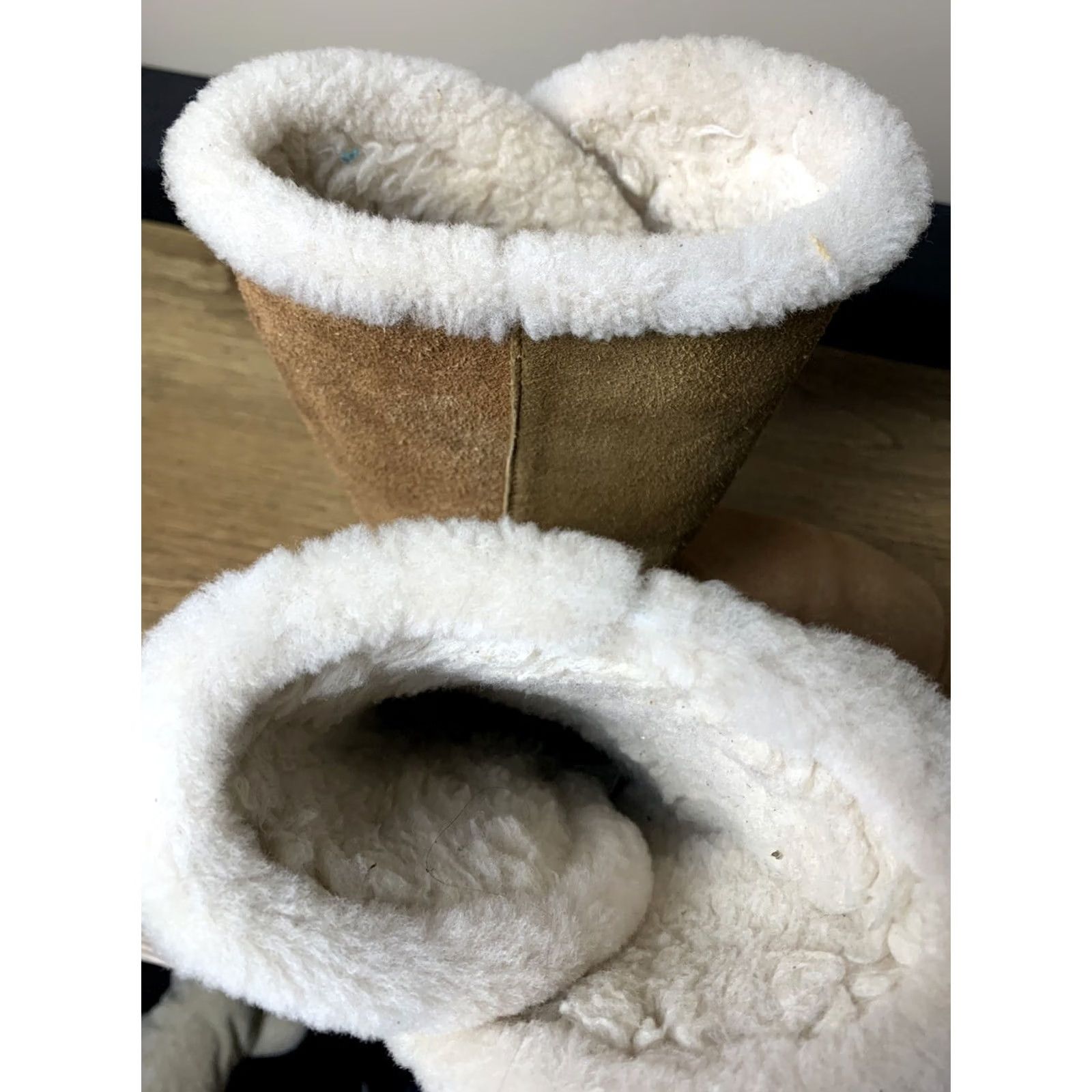 Vintage KOOLABURRA by UGG Boots Kinslei Mid Calf Chestnut Suede Sheepskin Buttons Womens Size 7 Size US 7 / IT 37 - 4 Thumbnail