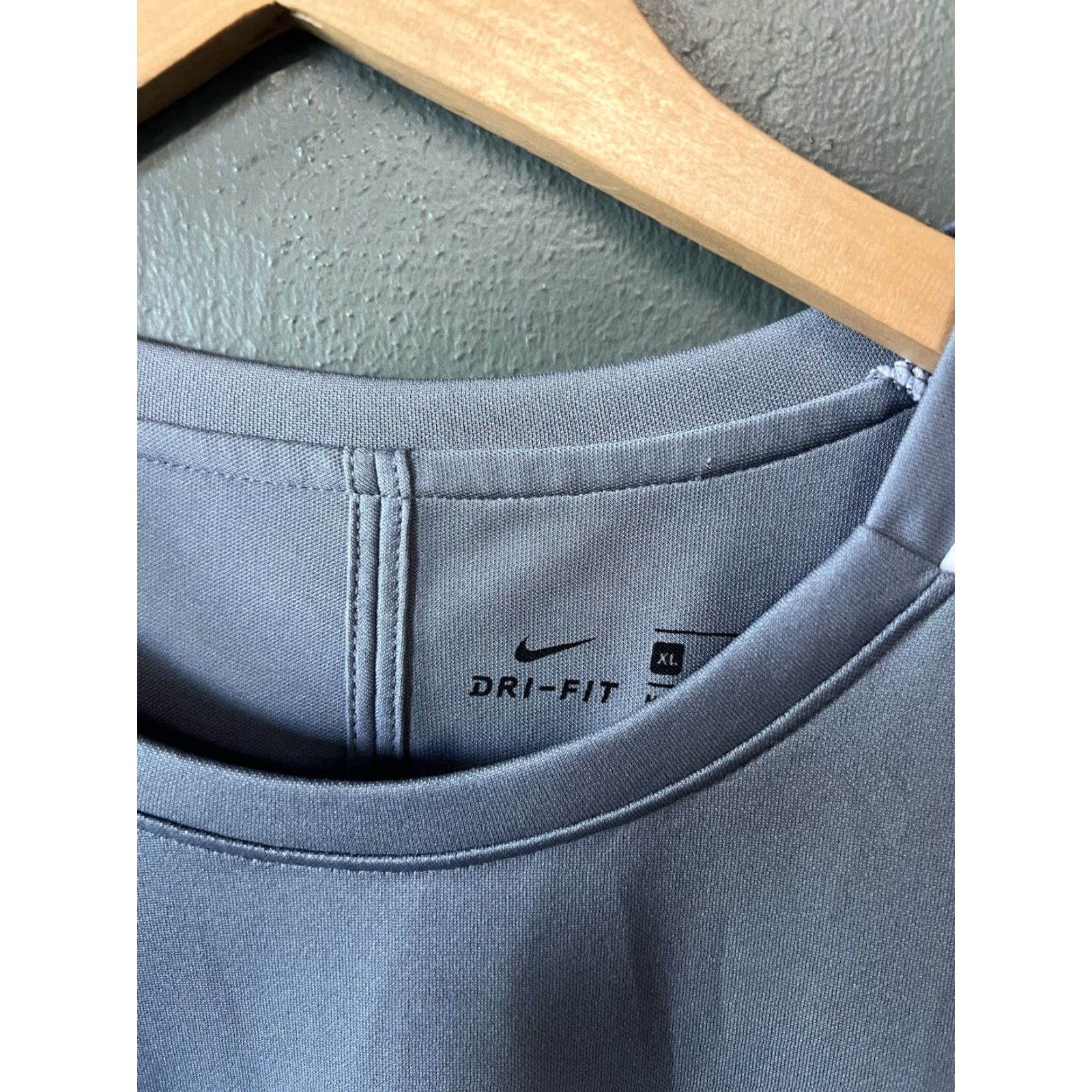 Nike Nike Gray Mens Short Sleeve Athletic T-Shirt XL Swoosh Graphic Size US XL / EU 56 / 4 - 3 Thumbnail