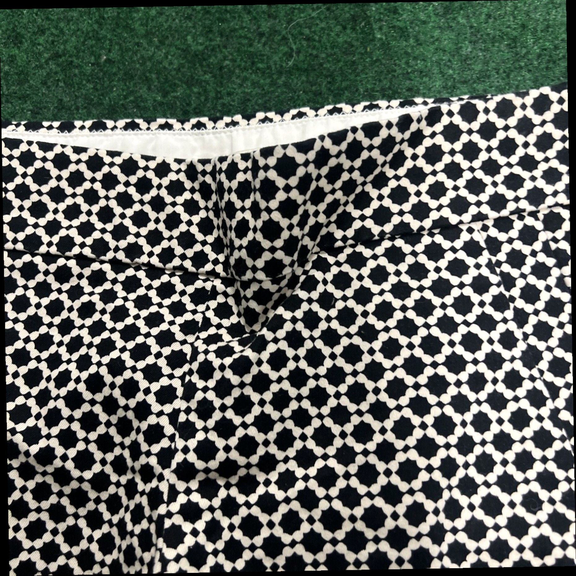 J.Crew J Crew 3" Chino Shorts Black/White Geometric Print Stretch Women's Size 0 Size 25" / US 0 / IT 36 - 4 Thumbnail