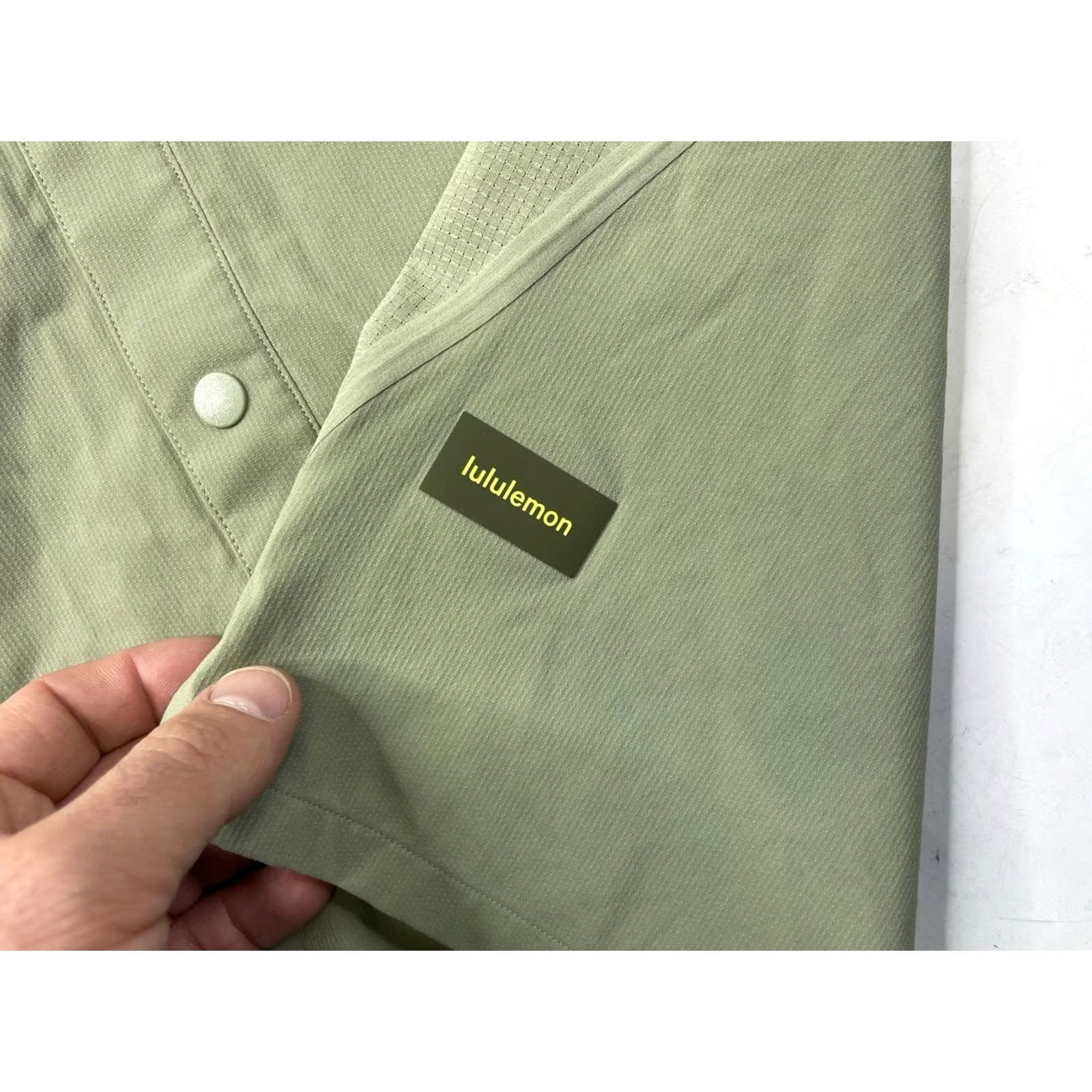 Lululemon Lululemon Water Repellent Hiking Short Sleeve Shirt Green M Men Size US M / EU 48-50 / 2 - 3 Thumbnail