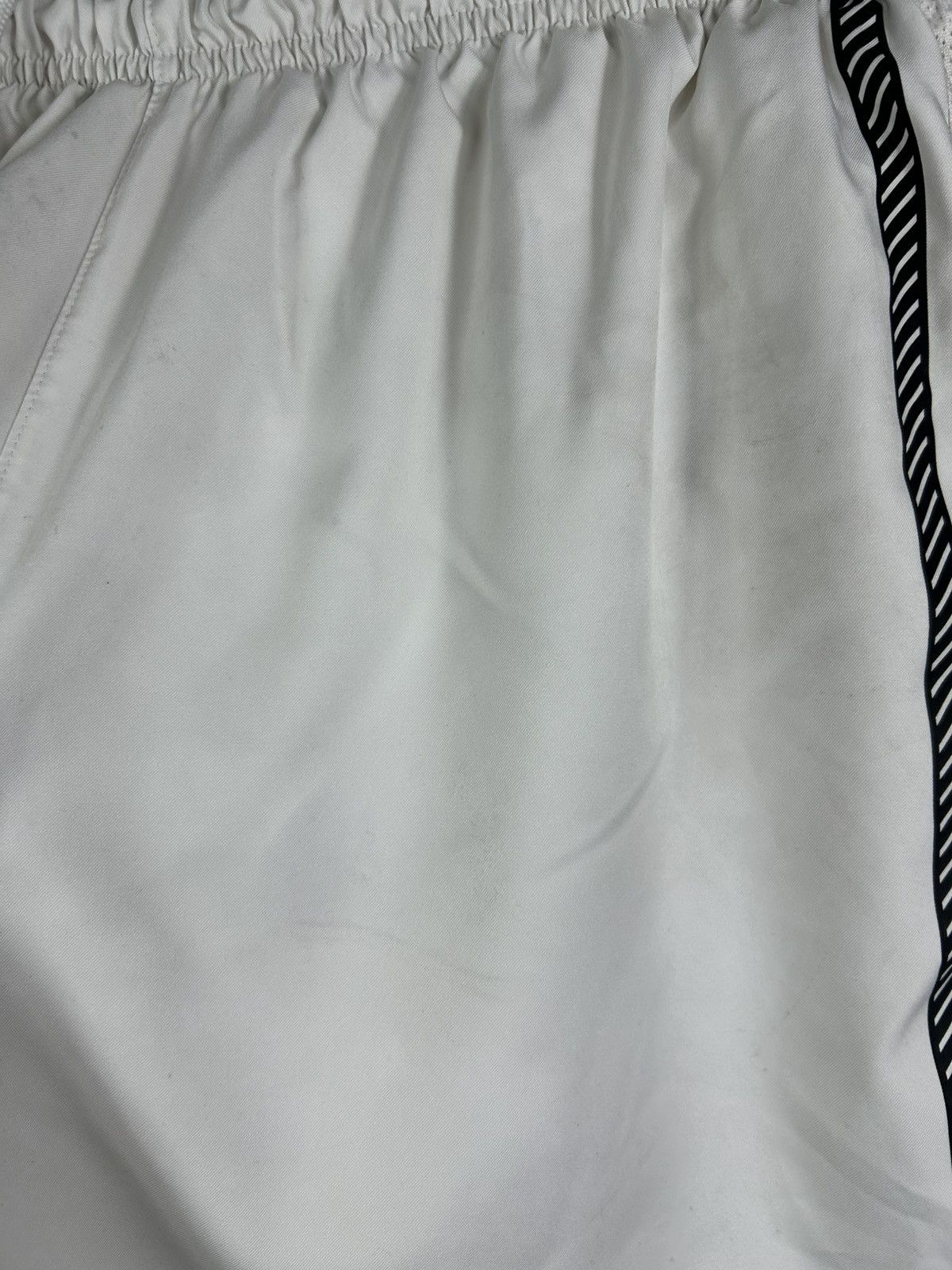 Nike NIKE MANCHESTER UNITED 2010/11 SHORTS FOOTBALL SOCCER SIZE M Size US 32 / EU 48 - 10 Thumbnail