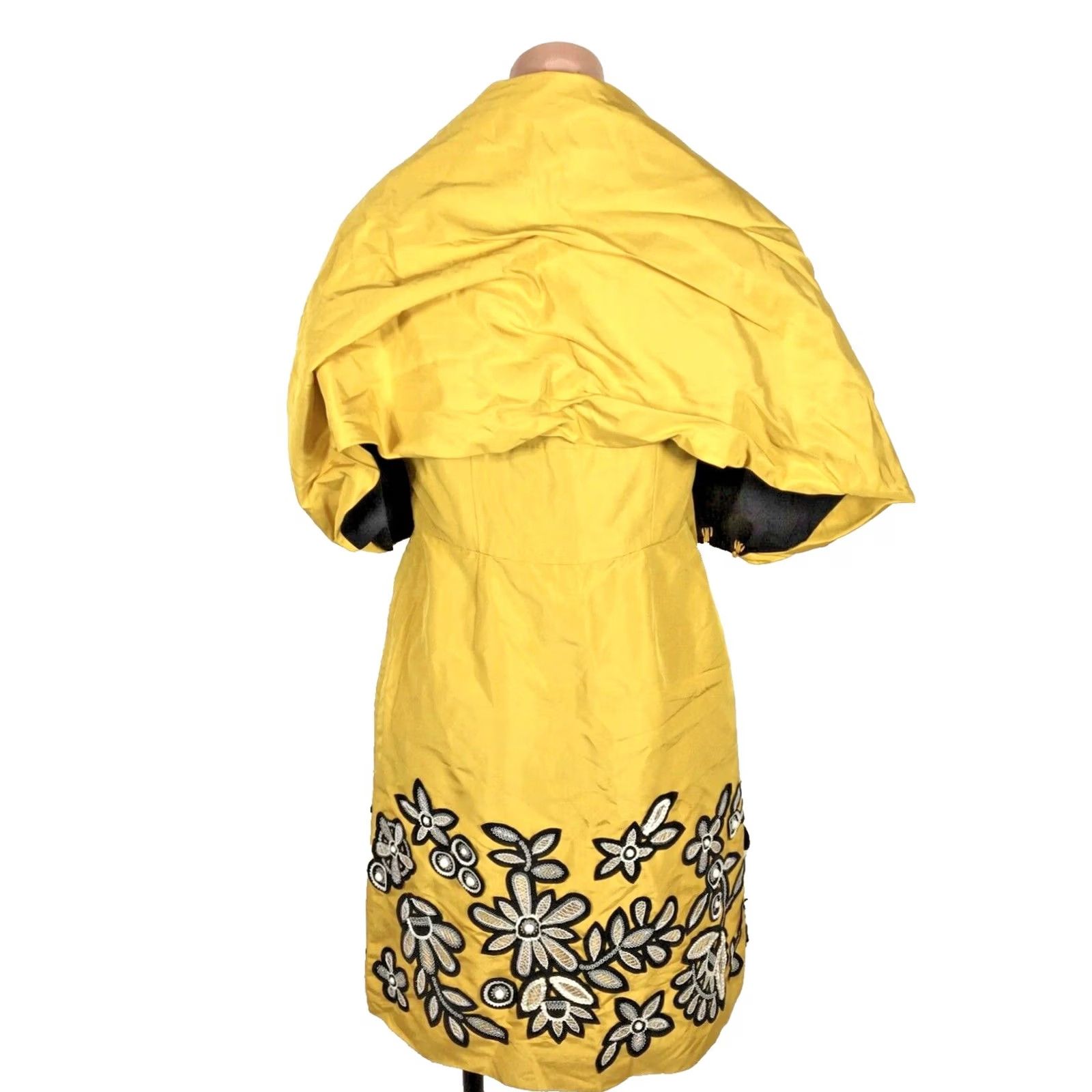 Vintage VINTAGE Carlisle Yellow Floral Appliqué Silk Dress Sleeveless V-Neck Knee Length Fit & Flare Womens 6 Size M / US 6-8 / IT 42-44 - 2 Thumbnail