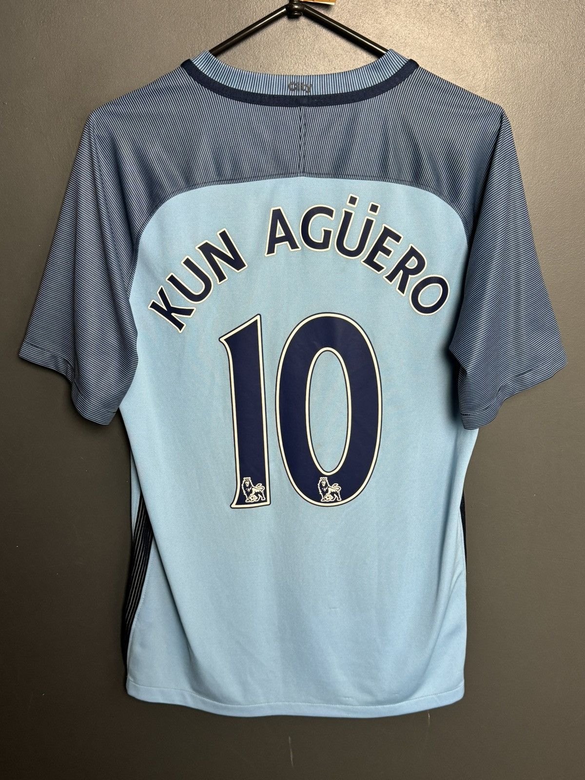 Nike Manchester City 16/17 Home Kun Aguero Football Jersey Size US S / EU 44-46 / 1 - 1 Thumbnail