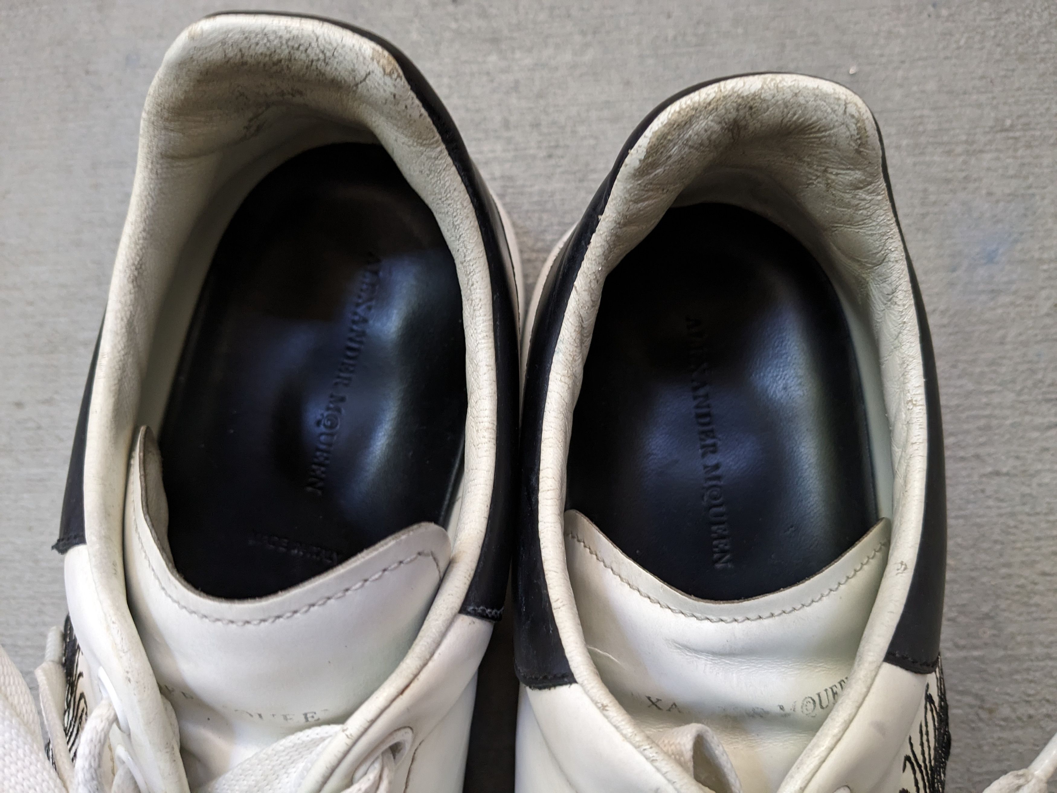 Alexander McQueen Alexander McQueen Larry Oversized Sneakers 9 42 White Black Size US 9 / EU 42 - 8 Thumbnail