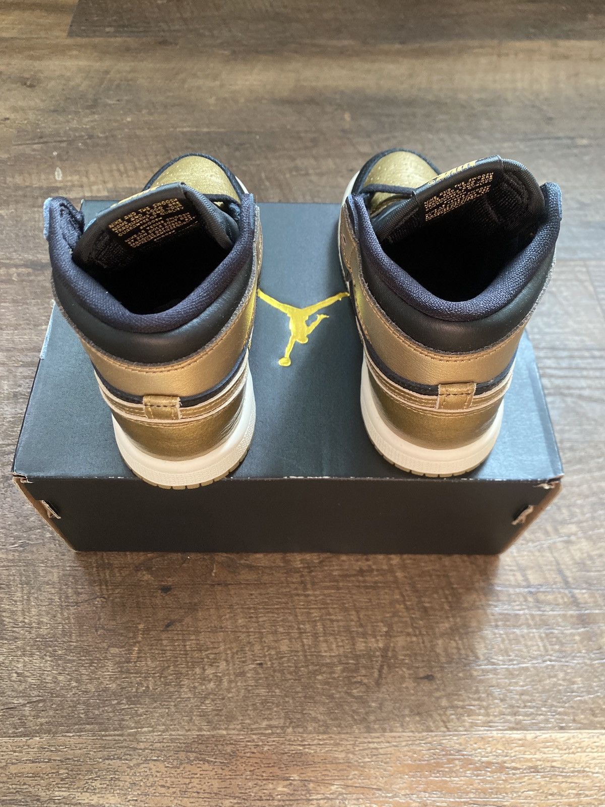 Jordan Brand × Nike Jordan 1 Black/Metallic Gold-Sail Size US 9 / EU 42 - 3 Thumbnail