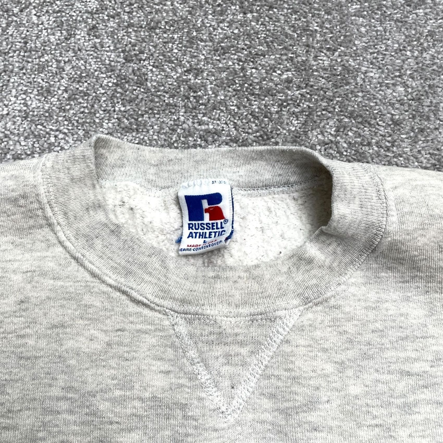 Russell Athletic VINTAGE Russell Athletic Graphic Pullover Sweatshirt Unisex Large Gray Crew Neck Sweatshirt Men’s Regular Fit 90s Outdoor Adventure Logo Print Size US L / EU 52-54 / 3 - 3 Thumbnail