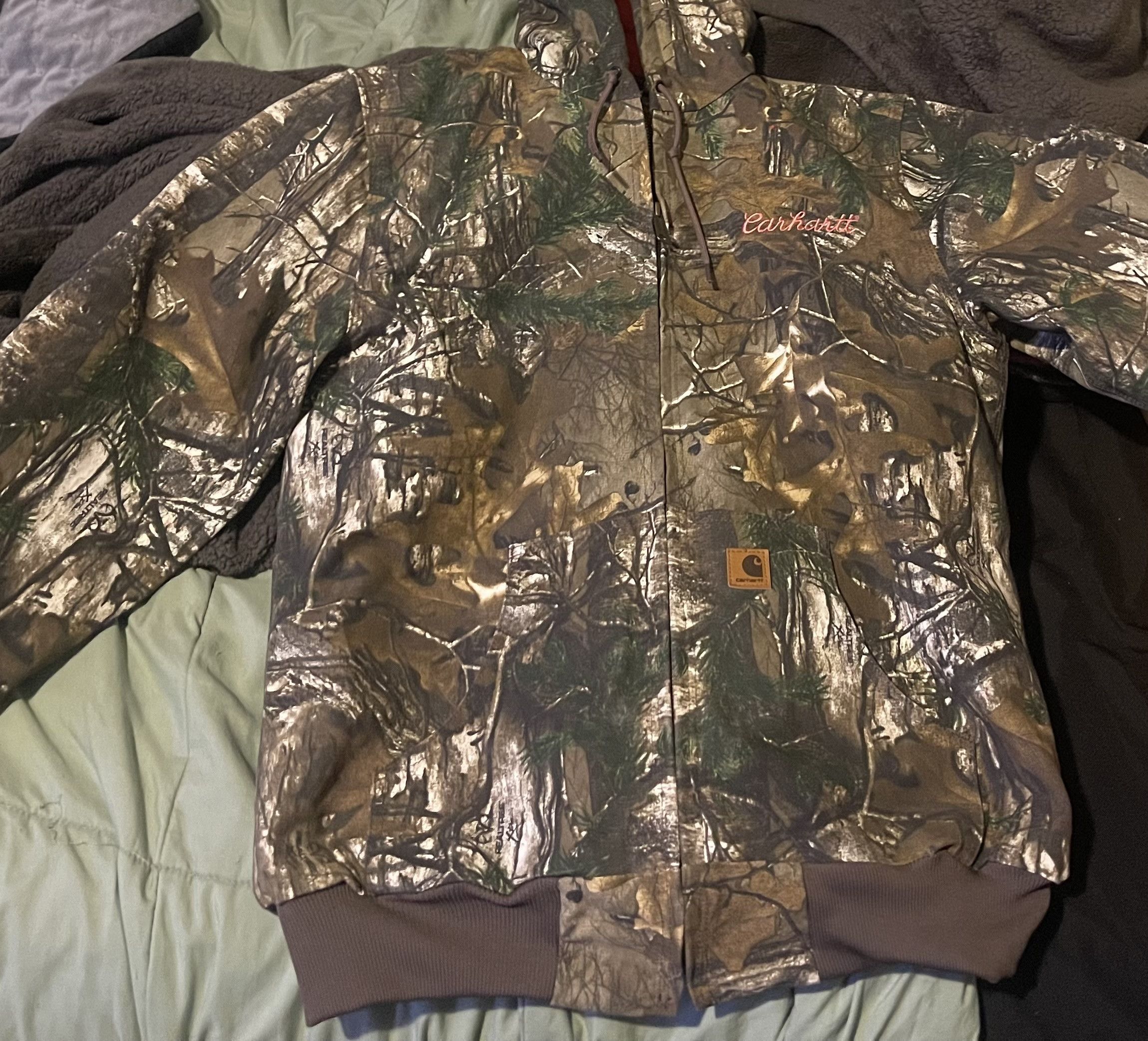 Carhartt Realtree camo pink lined carhartt jacket! Size M / US 6-8 / IT 42-44 - 1 Thumbnail