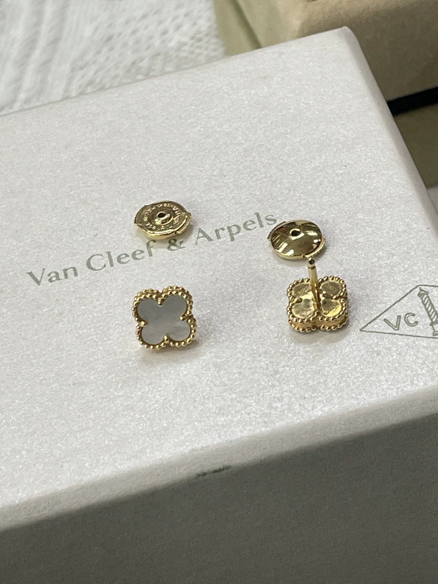 Van Cleef & Arpels VCA White Mother-of-Pearl Clover Small Earrings with Box JE Size ONE SIZE - 4 Thumbnail