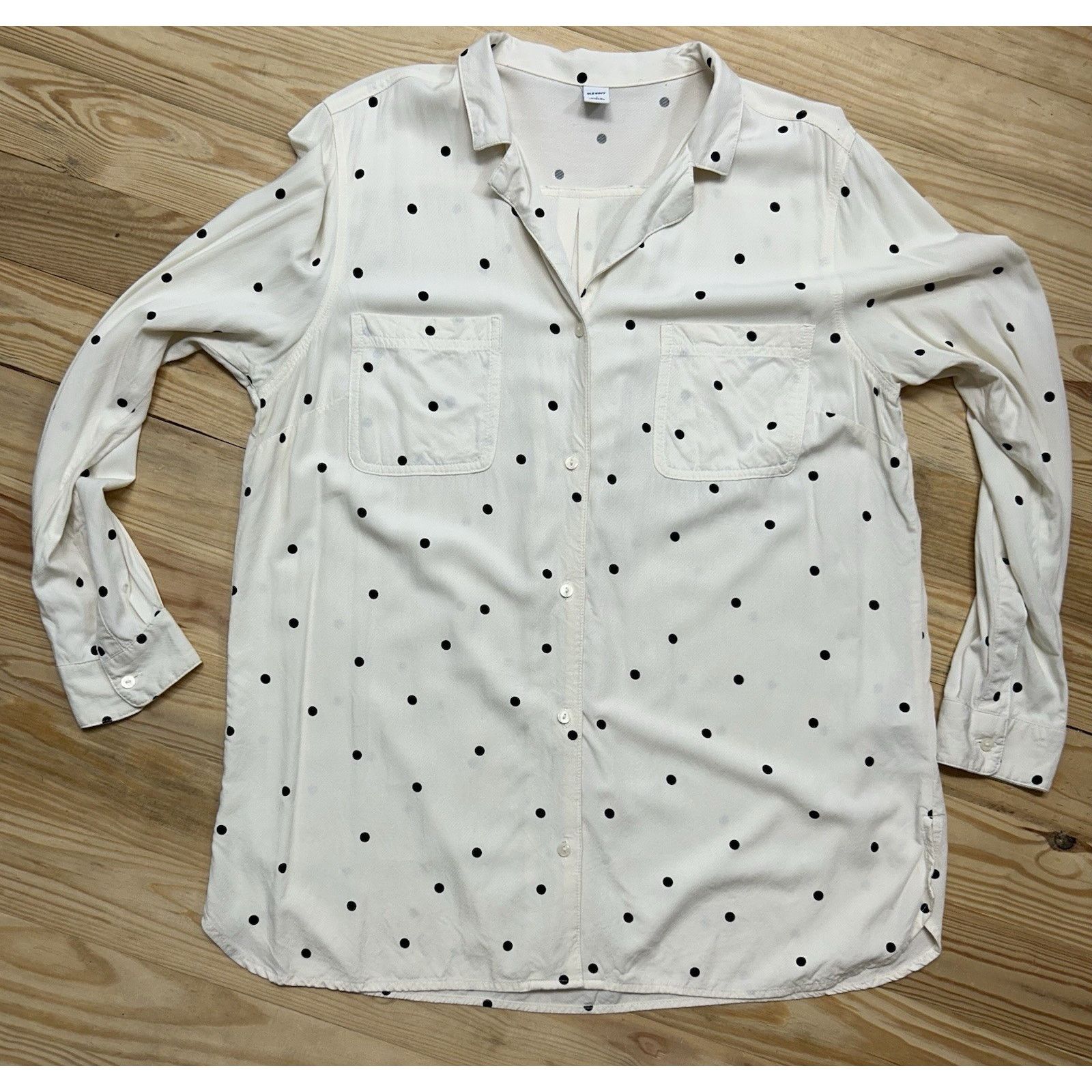 Old Navy OLD NAVY Women’s Sz L Cream Polka Dot 2 Pocket Blouse. Size L / US 10 / IT 46 - 7 Thumbnail