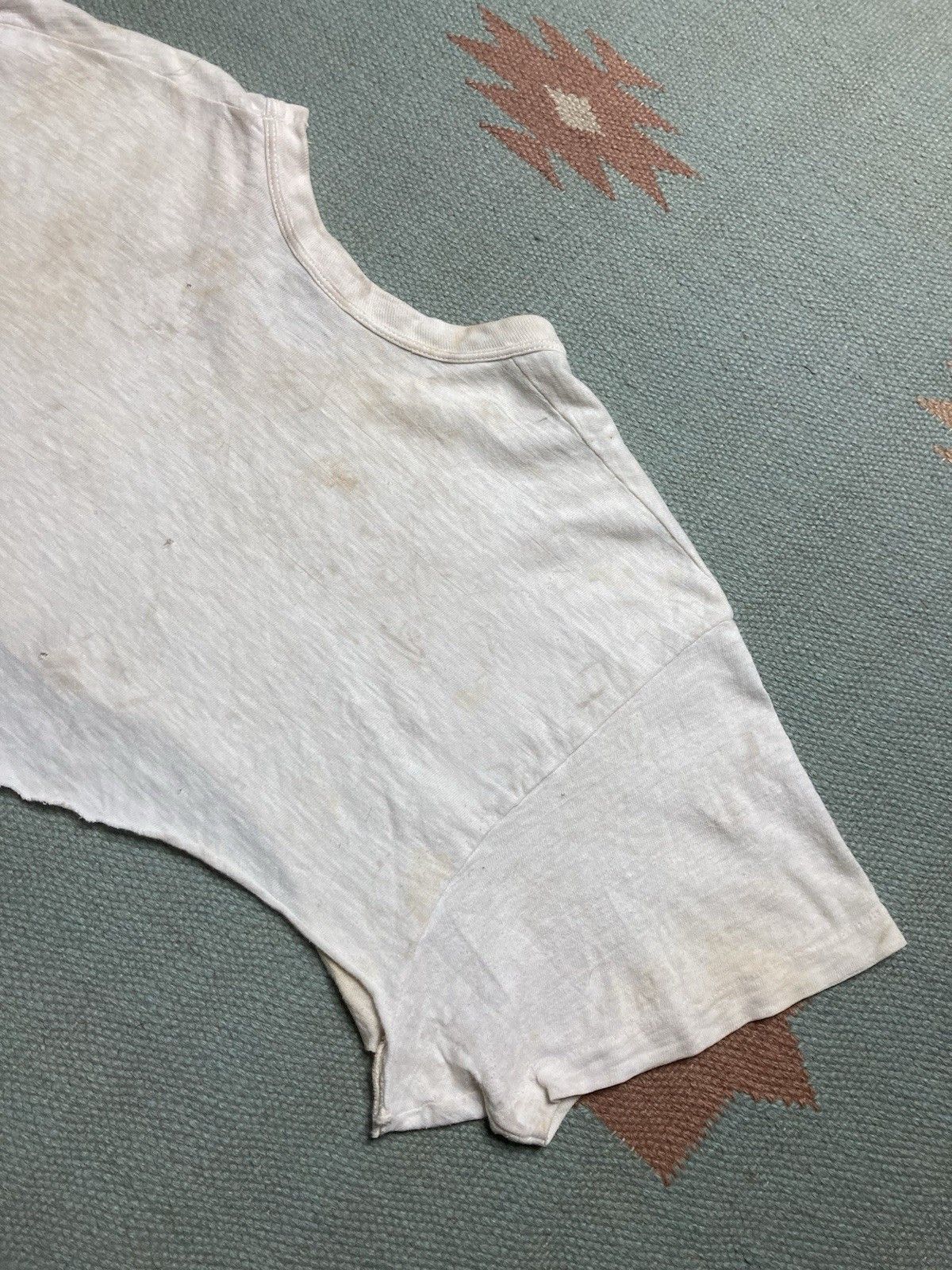 Vintage 60s blank white t shirt Hanes cropped tummy tee distress XL Size US XL / EU 56 / 4 - 9 Thumbnail