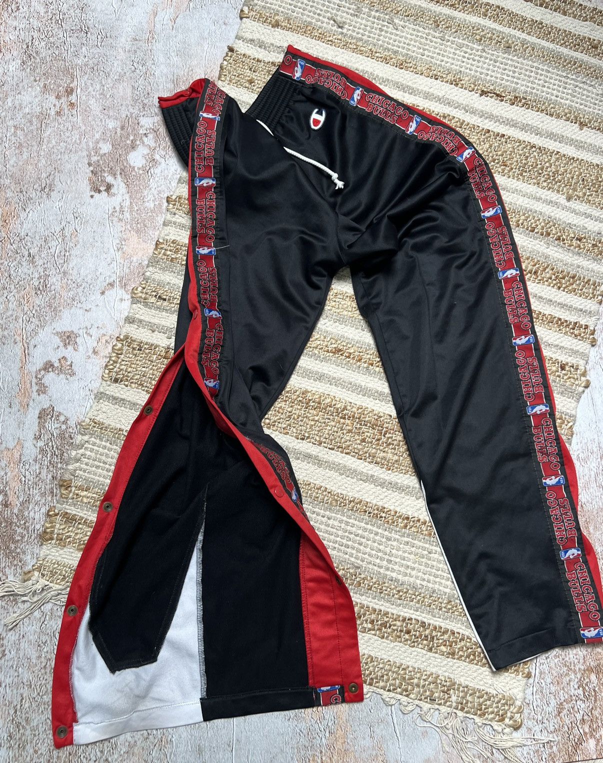 Champion × NBA × Vintage Champion Chicago Bulls vintage sweatpants Size US 32 / EU 48 - 4 Thumbnail