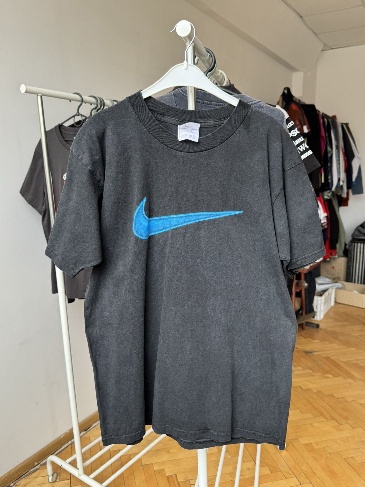 Nike Vintage Nike Neon Swoosh Logo T-shirt Size US M / EU 48-50 / 2 - 1 Thumbnail