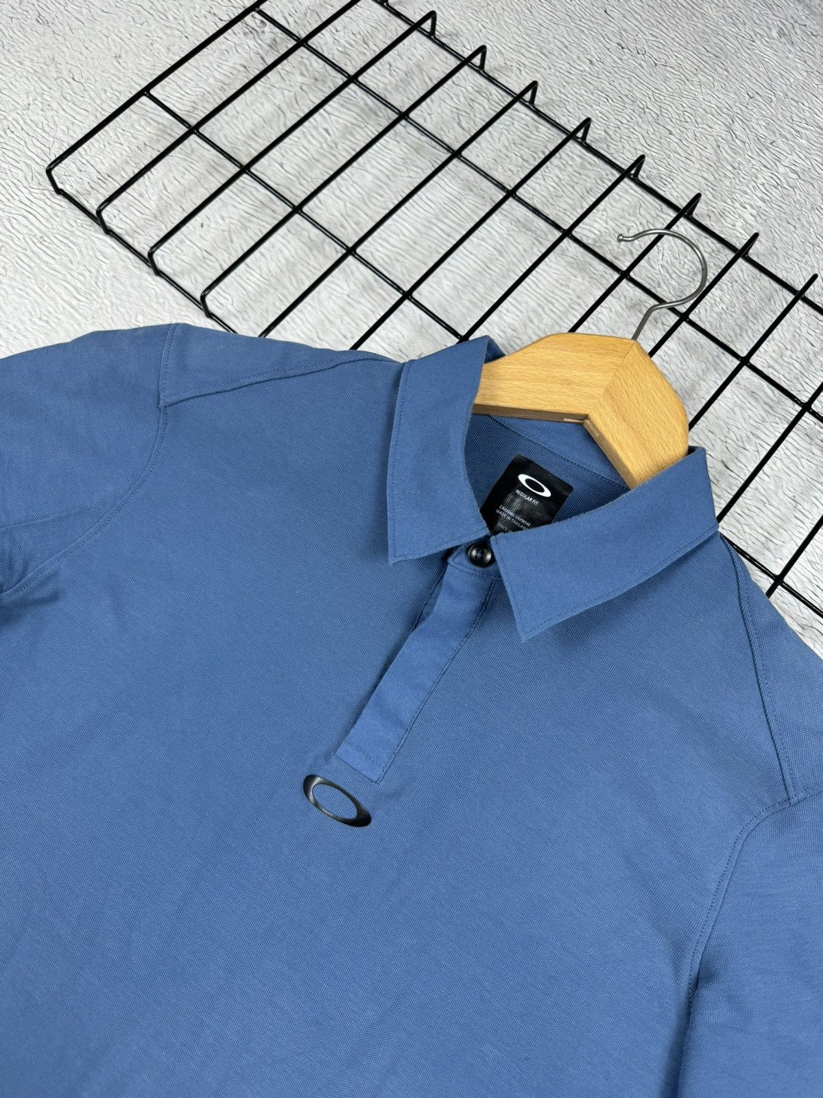 Oakley × Vintage Vintage Oakley Blue Center Logo Polis Streetwear S size Size US S / EU 44-46 / 1 - 3 Thumbnail