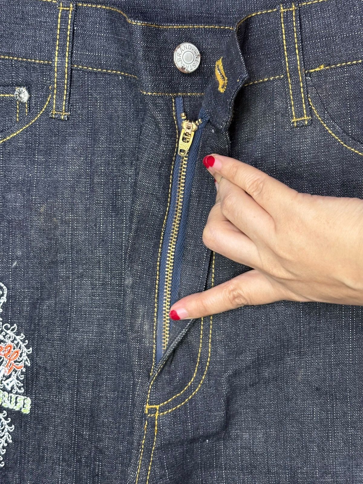 Japanese Brand Vintage Japanese Brand Embroidery Mud Wash Baggy Jeans Size US 33 - 3 Thumbnail