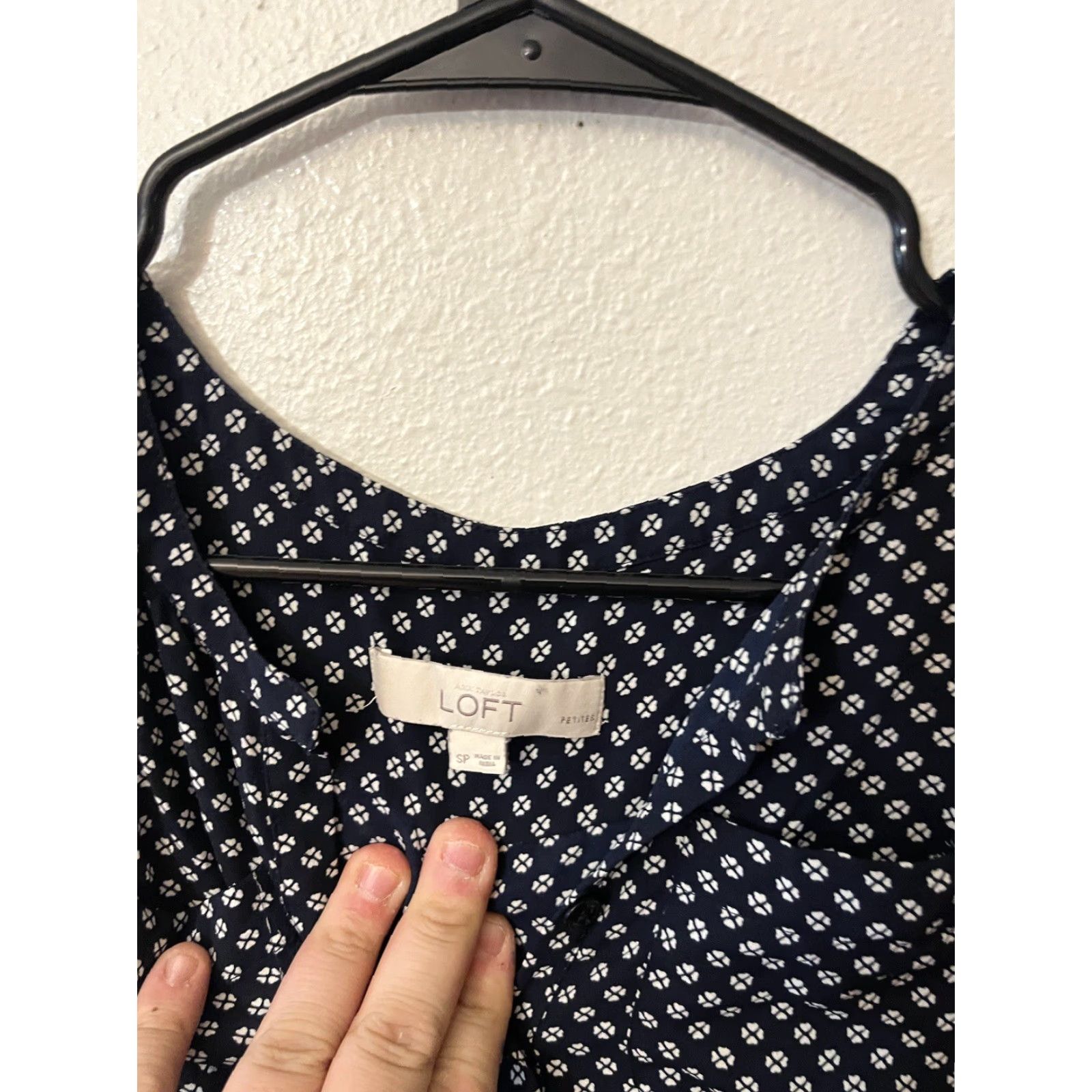 Loft LOFT Women Blouse Tank Top Shirt Woven Geometric Sleeveless Blue White Reg—Note: Must use only words from original title; "Reg" not in title. Size S / US 4 / IT 40 - 2 Thumbnail