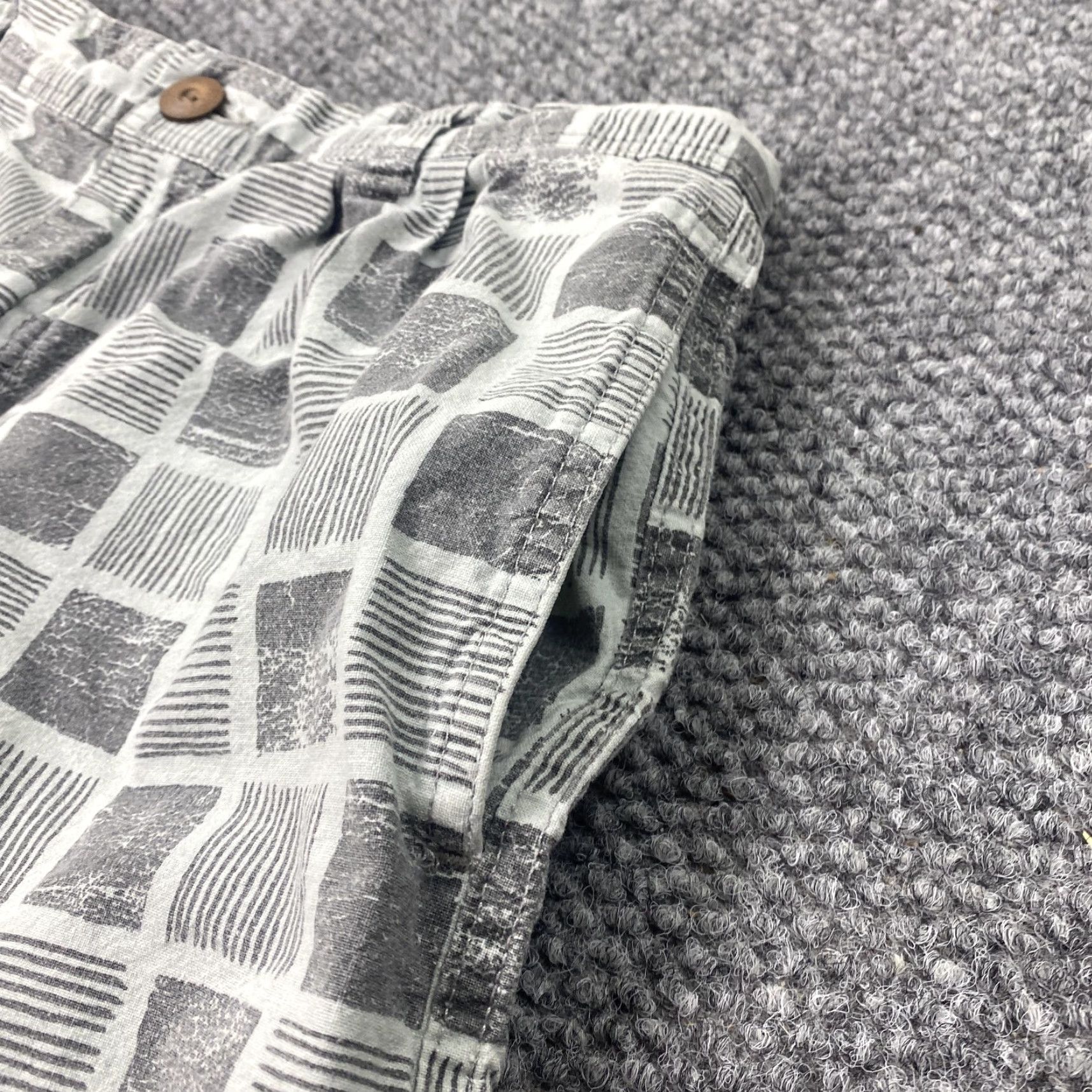 Vintage VINTAGE PCH Sand Gear Shorts Mens 32 Gray White Geometric Print 90s Beach Skate USA Casual Mens Sand Gear Shorts Size US 32 / EU 48 - 3 Thumbnail
