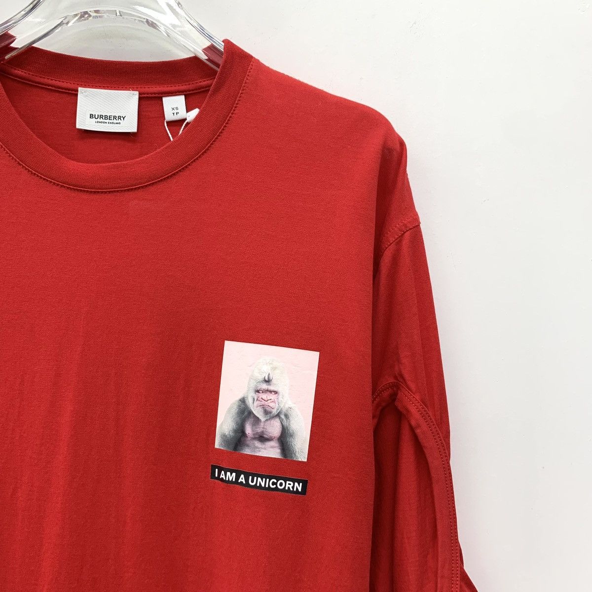 Burberry Burberry 22SS Red Gorilla Print Short Sleeve T-shirt K26WX Size XS / US 0-2 / IT 36-38 - 3 Thumbnail
