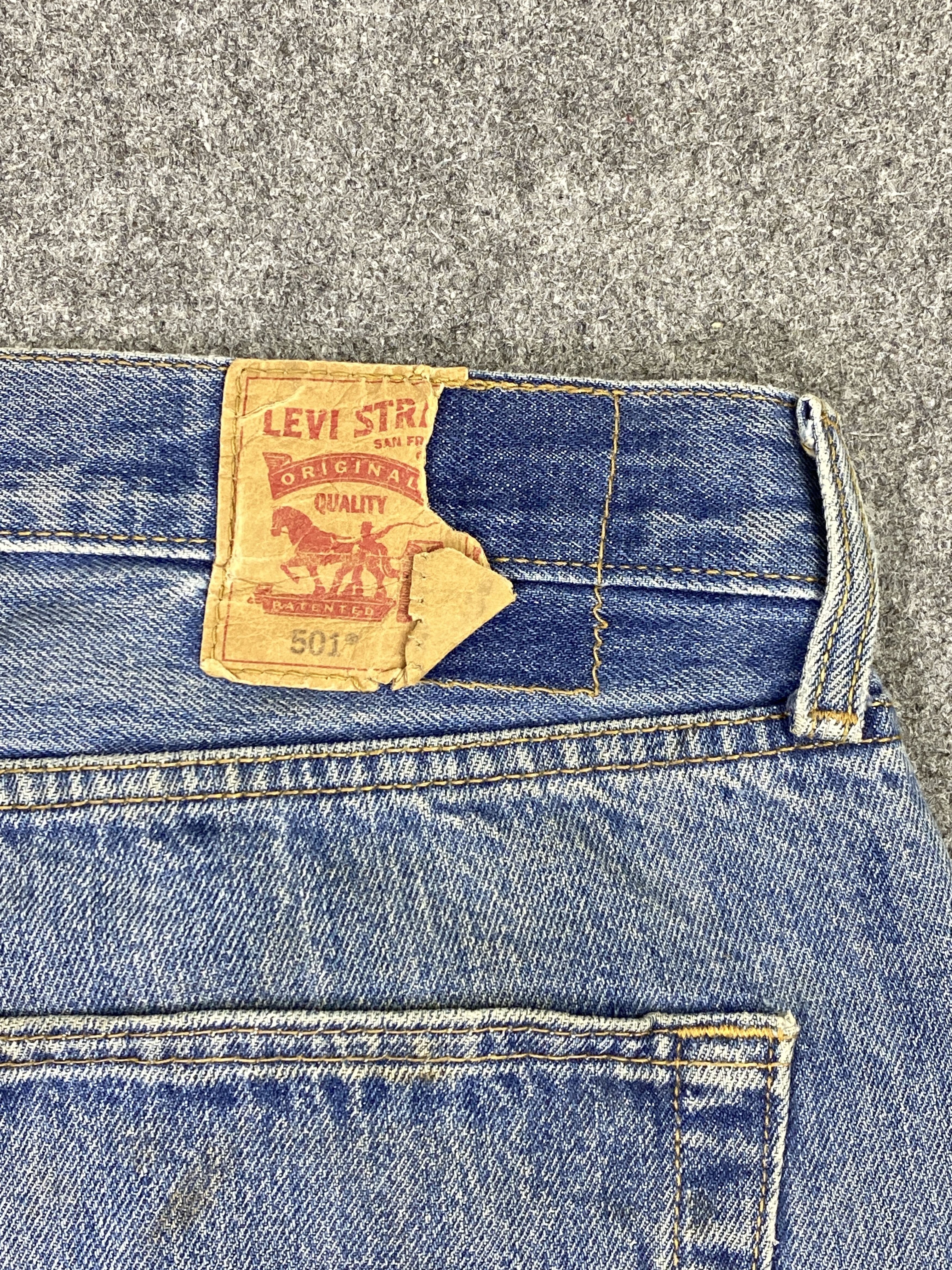 Levi's Vintage Levis 501 Button Fly Faded Blue Jeans DP2854 Size US 37 - 11 Thumbnail