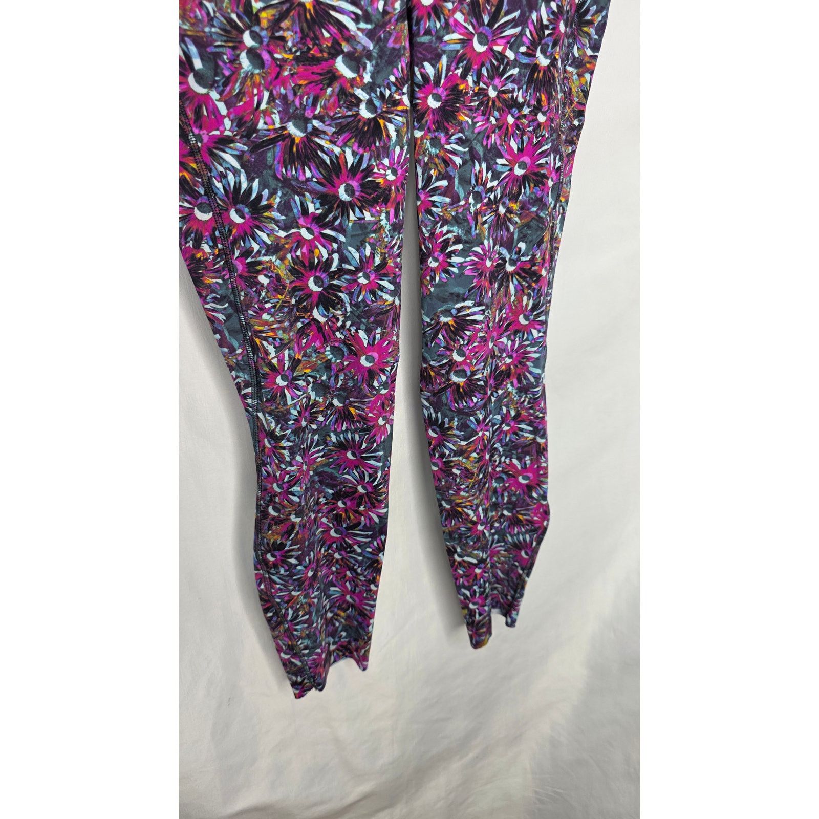 Lululemon Lululemon Base Pace High Rise Running Tight 25" Leggings 6 Size 28" / US 6 / IT 42 - 8 Thumbnail