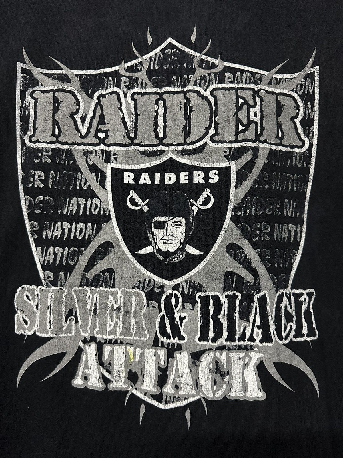 NFL × Vintage Thrashed Vintage Raider Silver & Black Attack Faded Tee Size US XXL / EU 58 / 5 - 3 Thumbnail