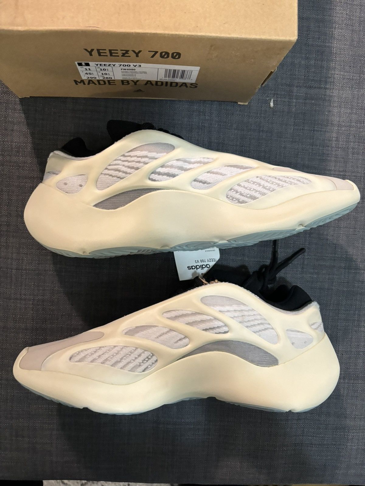 YEEZY 700 V3 AZAEL