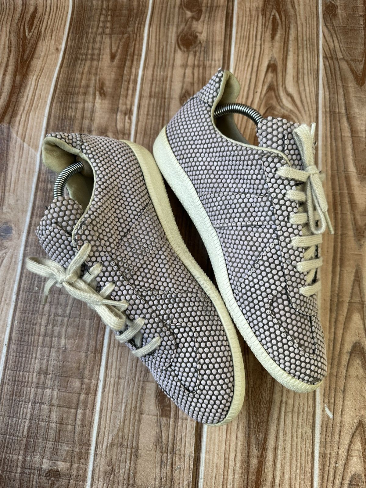 Maison Margiela Maison Margiela Replica Textured Polka Dot Sneaker Lowtops Size US 8 / EU 41 - 7 Thumbnail