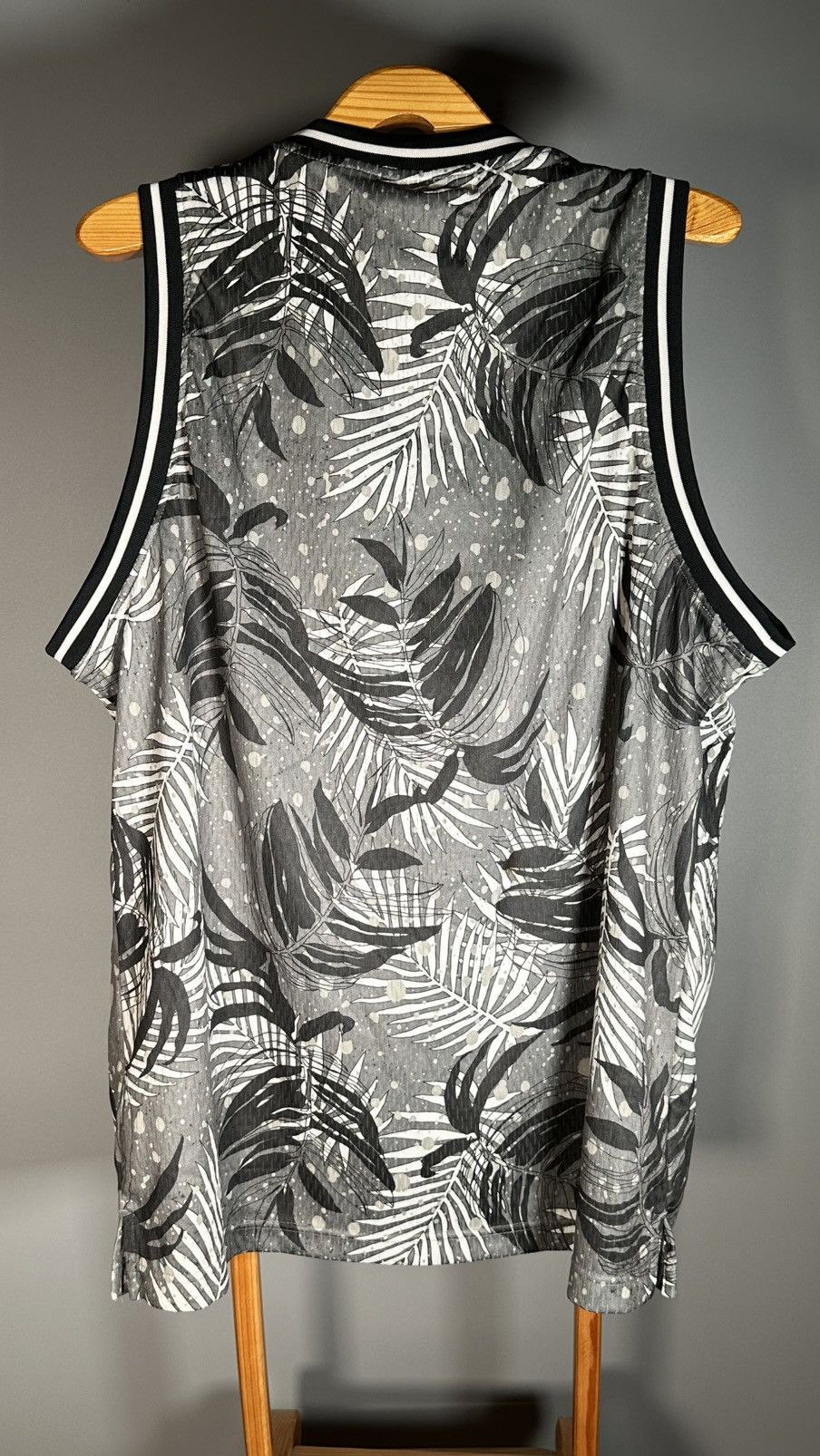 Nike NIKE Air Jordan Wings Floral Basketball Jersey🔥 Size US XXL / EU 58 / 5 - 8 Thumbnail