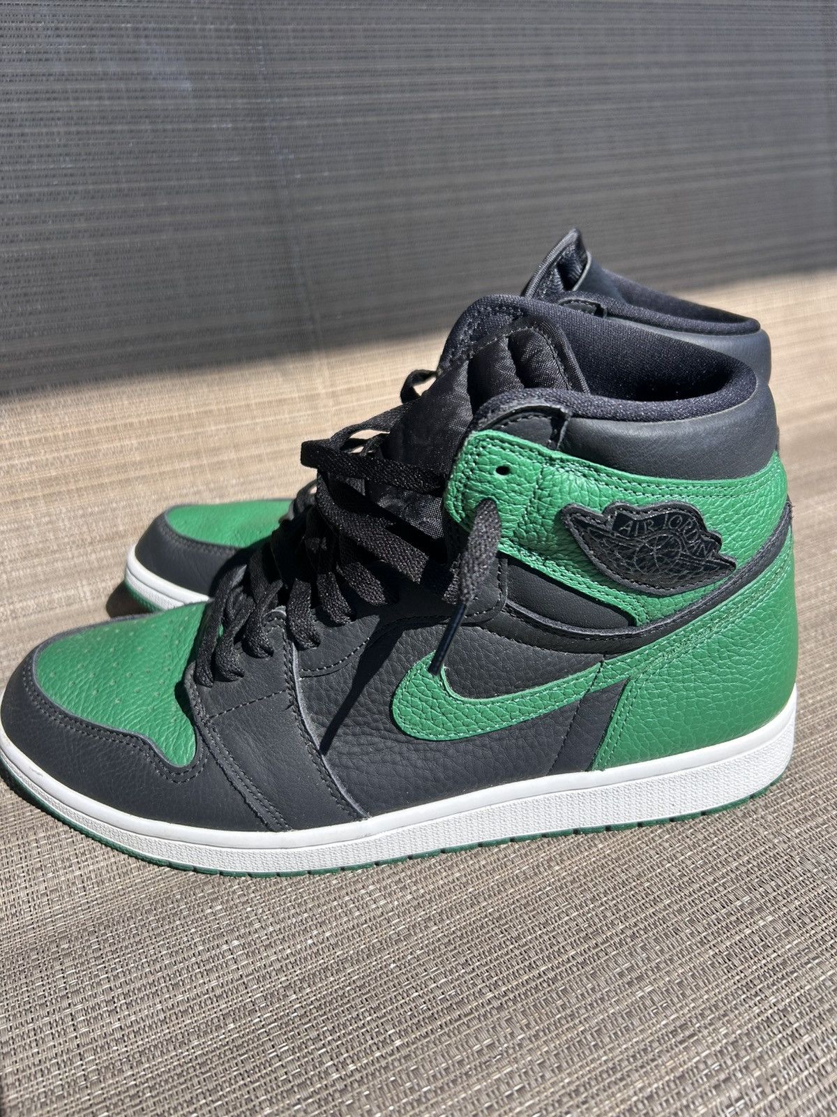 Jordan Brand Jordan 1 Retro High Pine Green Black Size US 11 / EU 44 - 2 Thumbnail